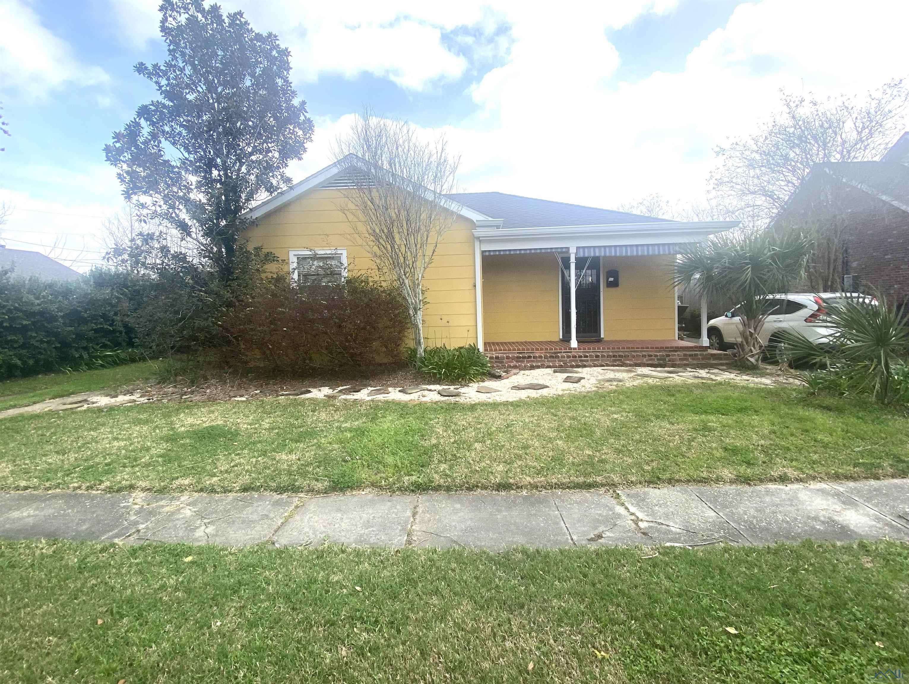 Thibodaux, LA 70301,105 Palm Place