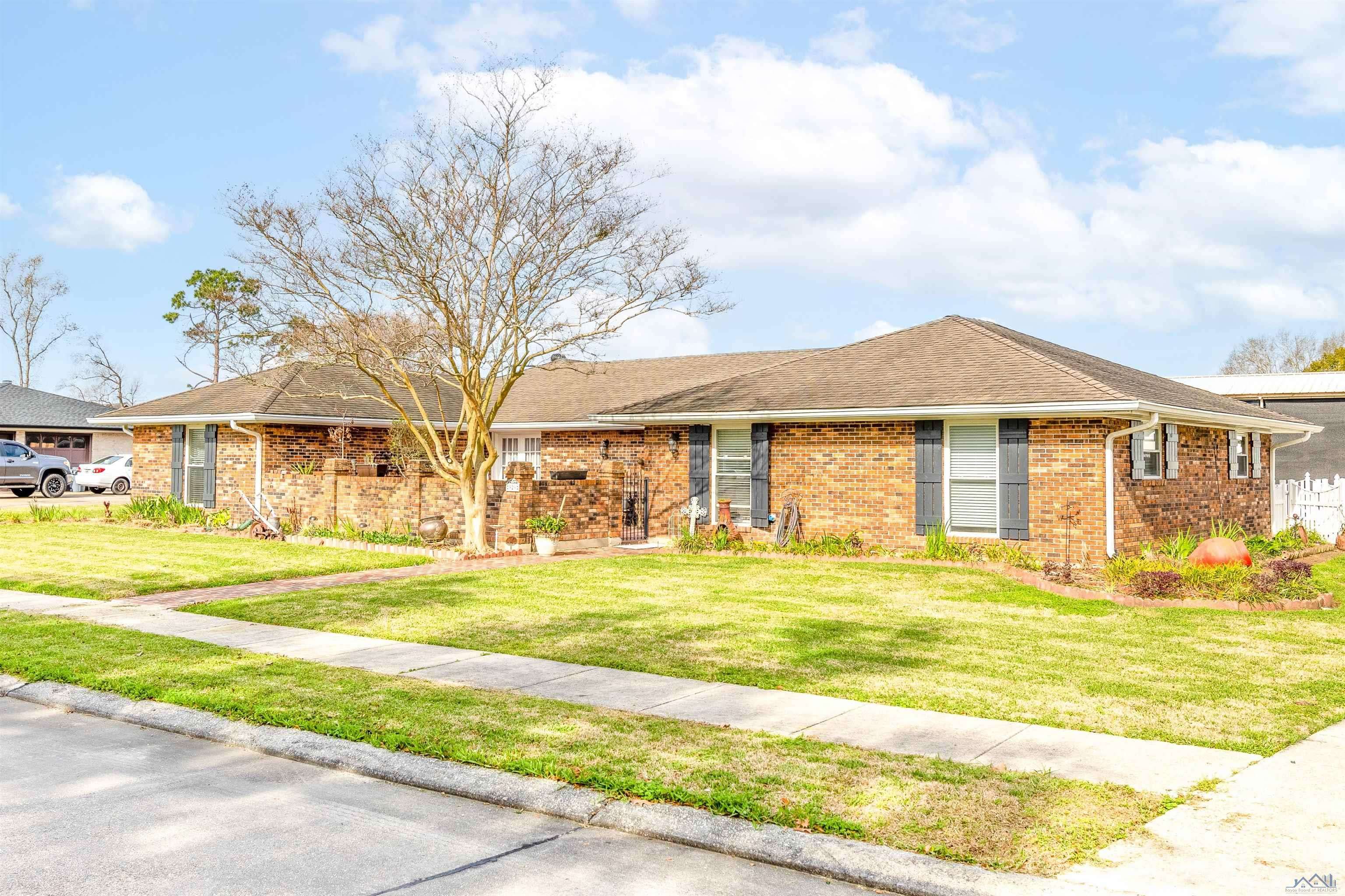 Houma, LA 70364,929 Eagle Dr