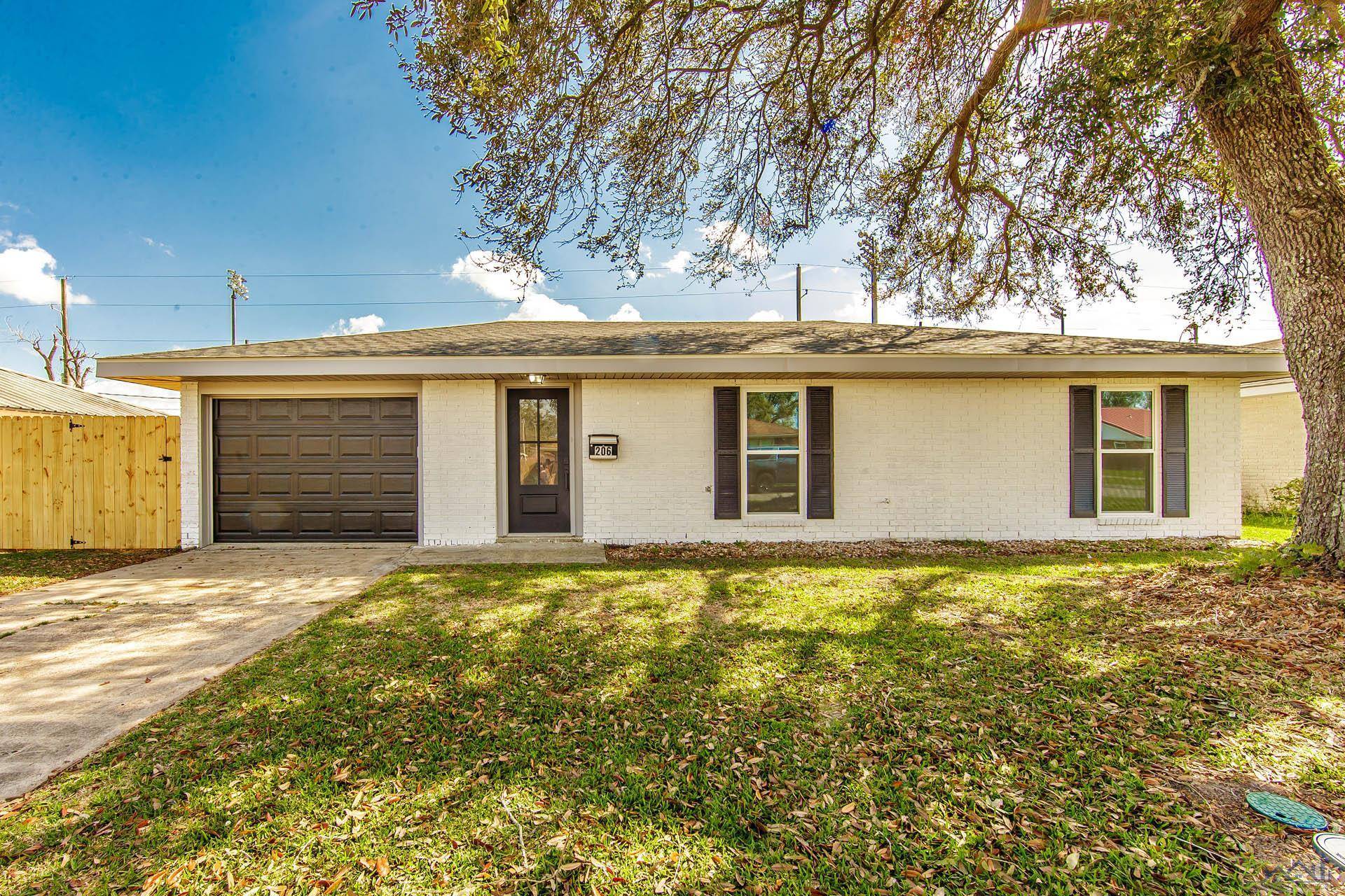 Houma, LA 70360,206 Douglas Dr