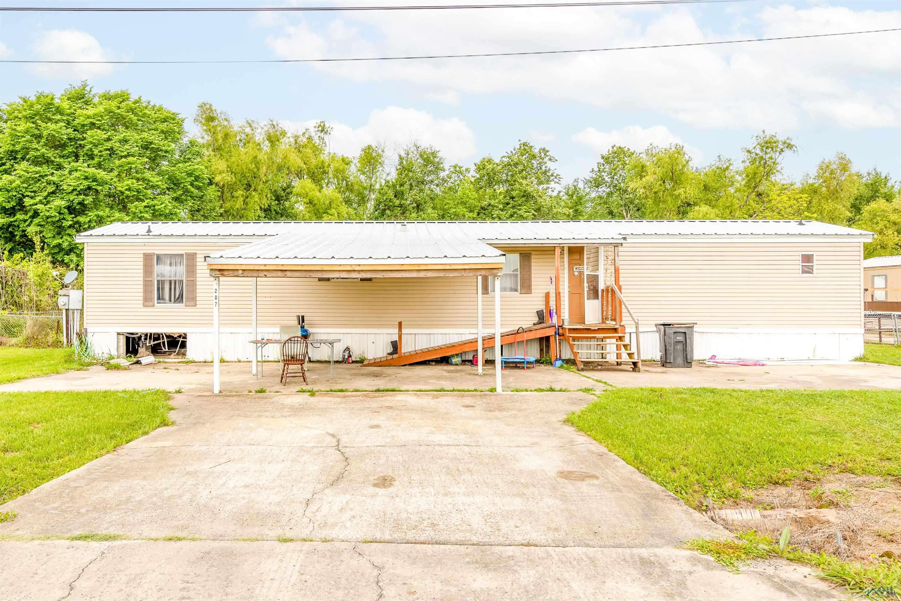Labadieville, LA 70372,207 Sophie St
