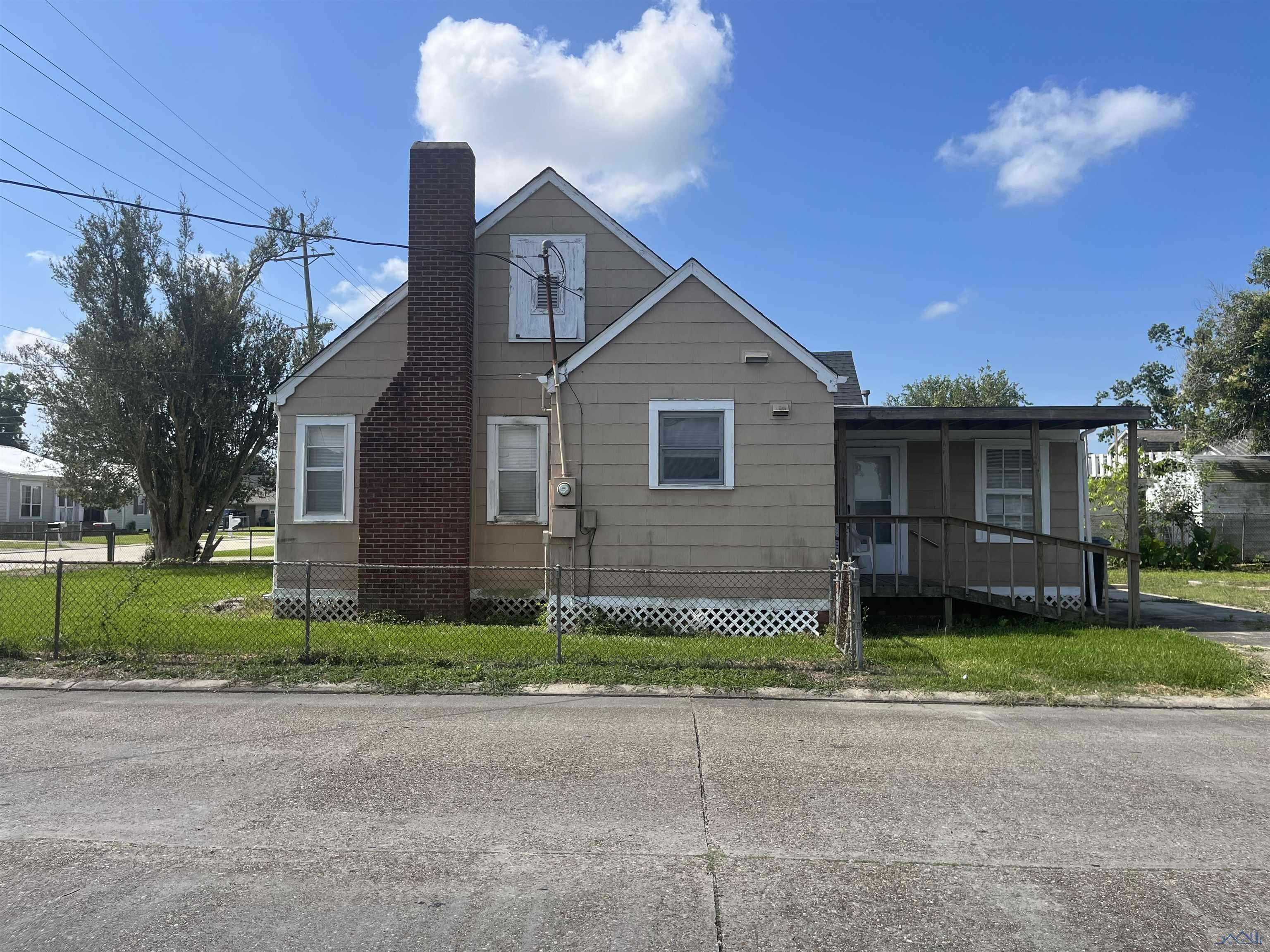 Houma, LA 70364,1009 Suthon Avenue