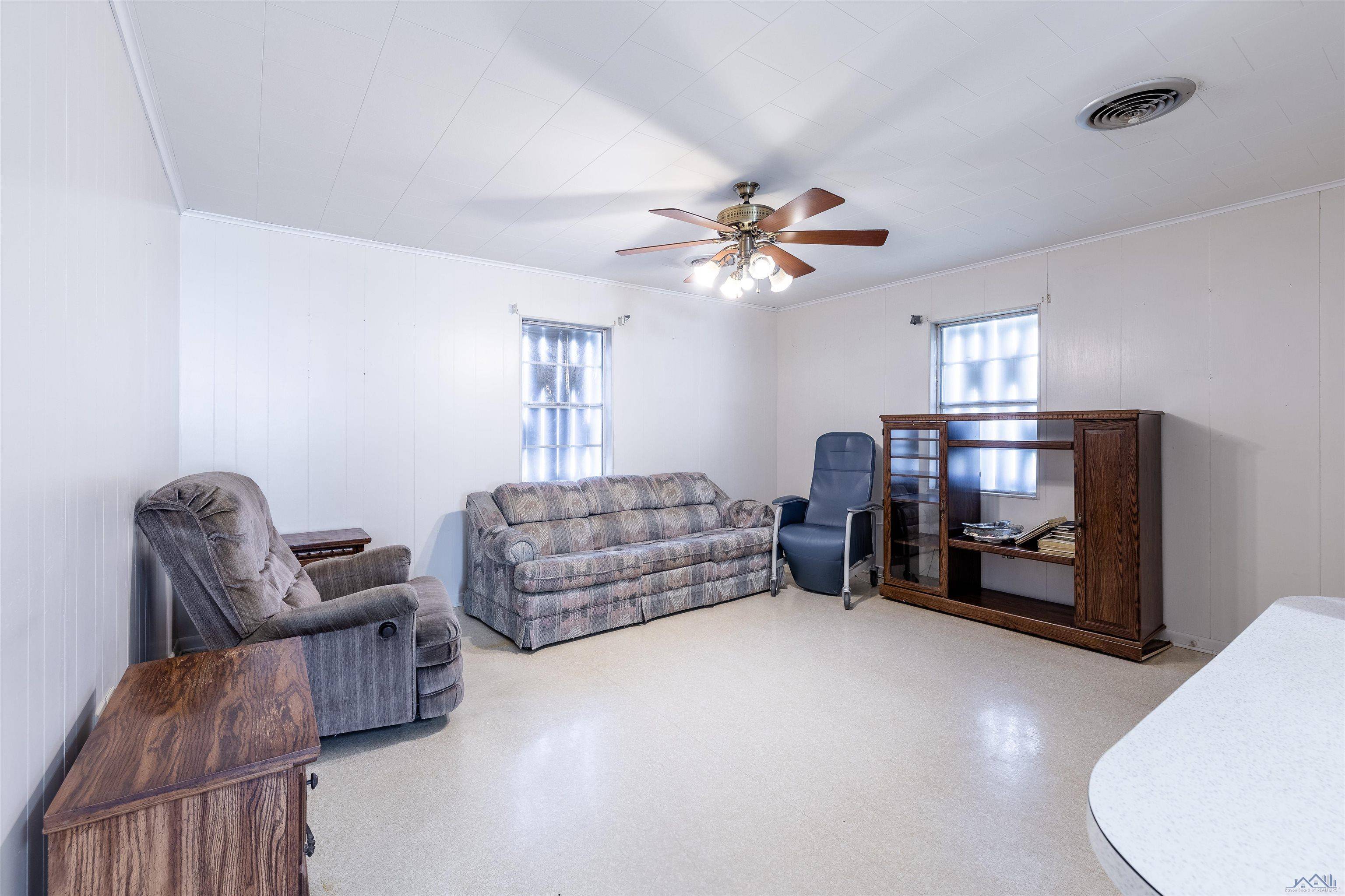 Raceland, LA 70394,4961 Highway 1