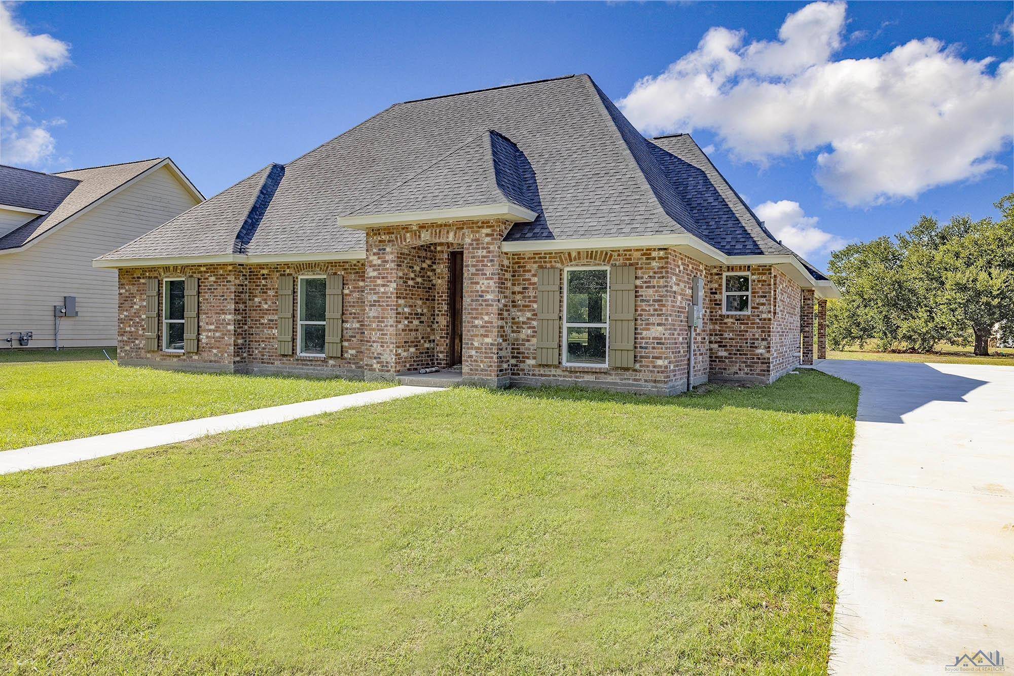 Thibodaux, LA 70301,298 Grand Lakes Dr