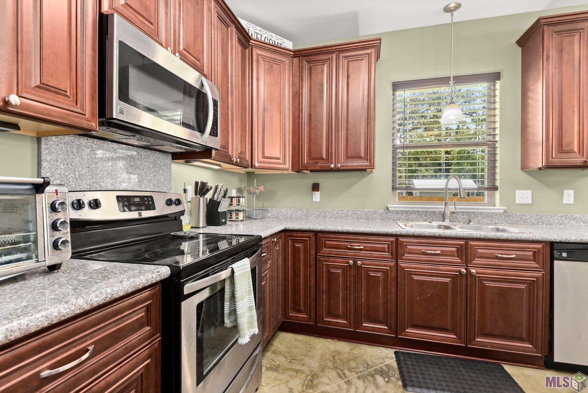 Ponchatoula, LA 70454,20018 Davis Ln