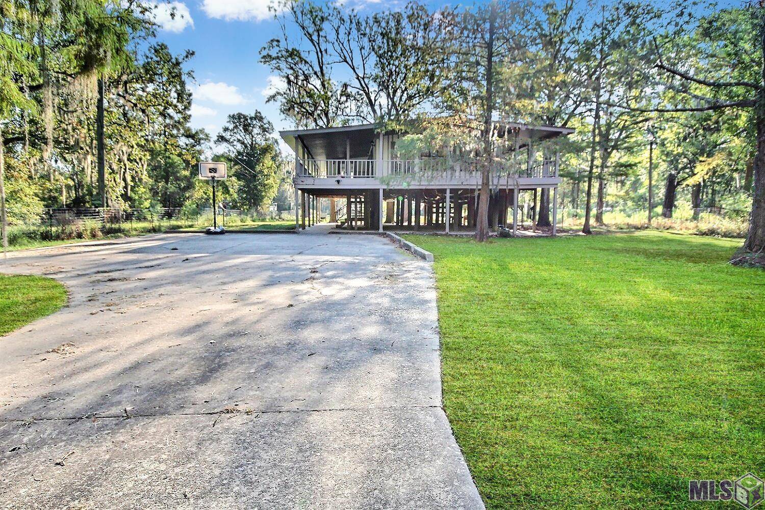 Prairieville, LA 70769,16502 Airport Dr