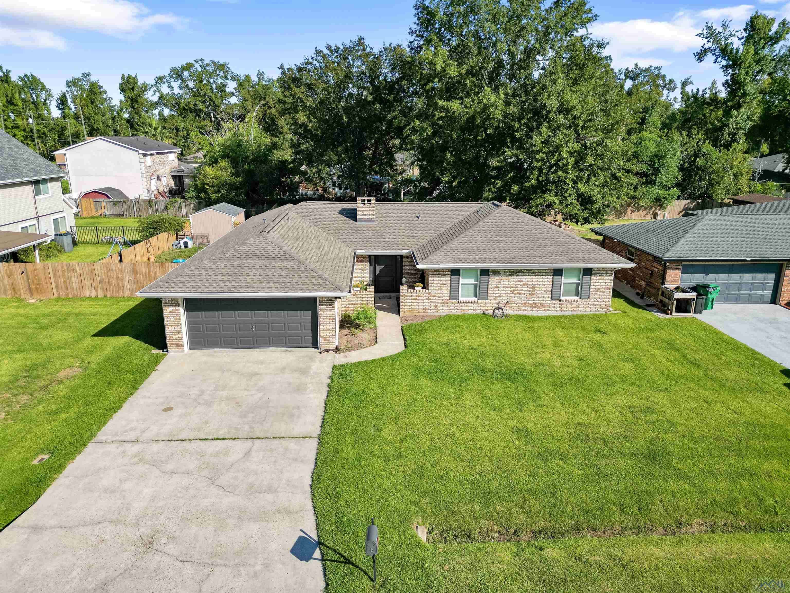 Luling, LA 70070,303 Santa Cruz