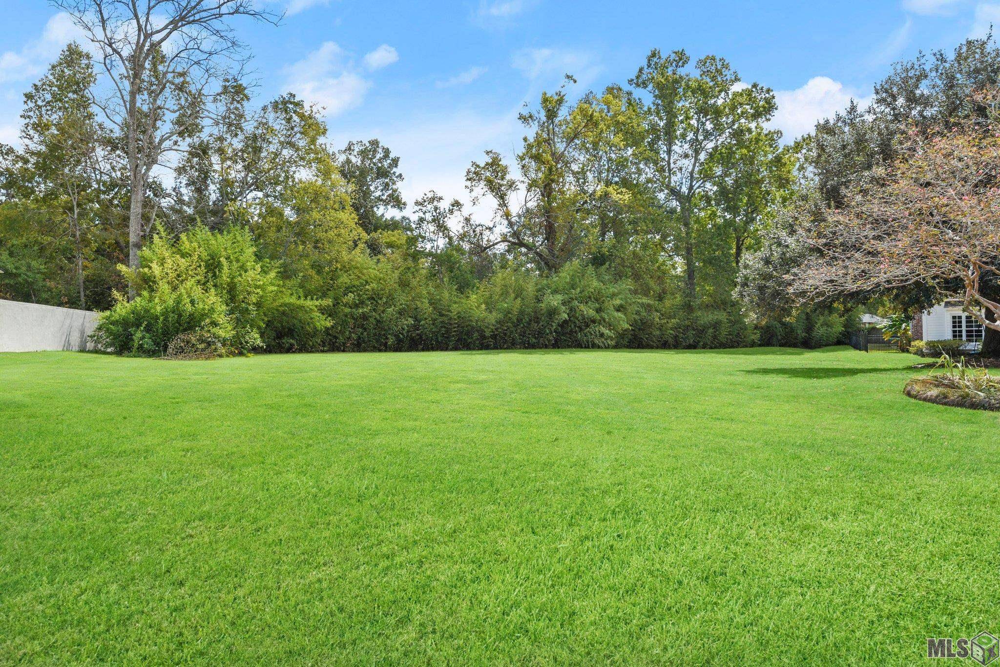 Baton Rouge, LA 70808,916 E Harts Mill Ln