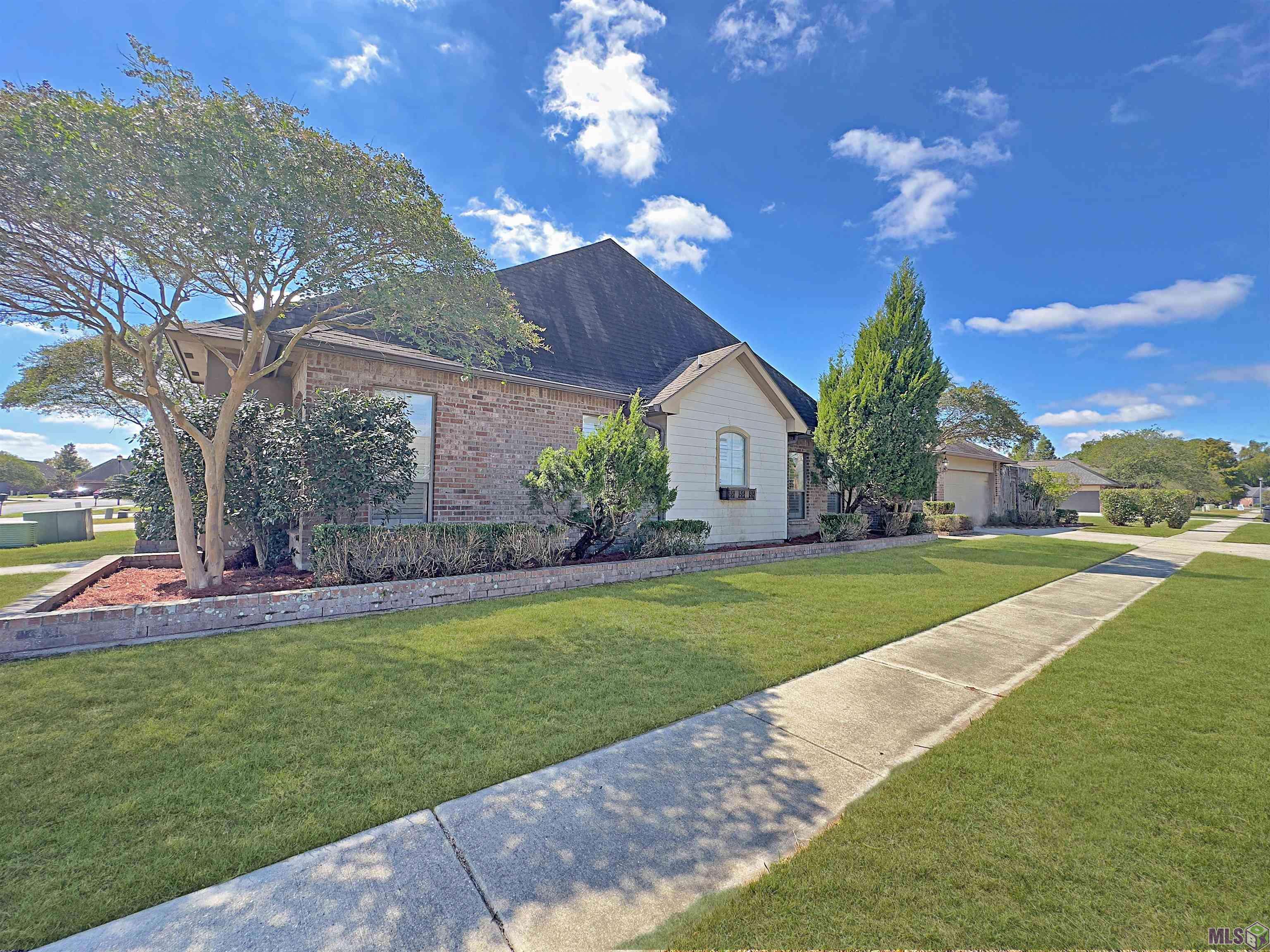 Baton Rouge, LA 70810,704 Fall Creek Dr