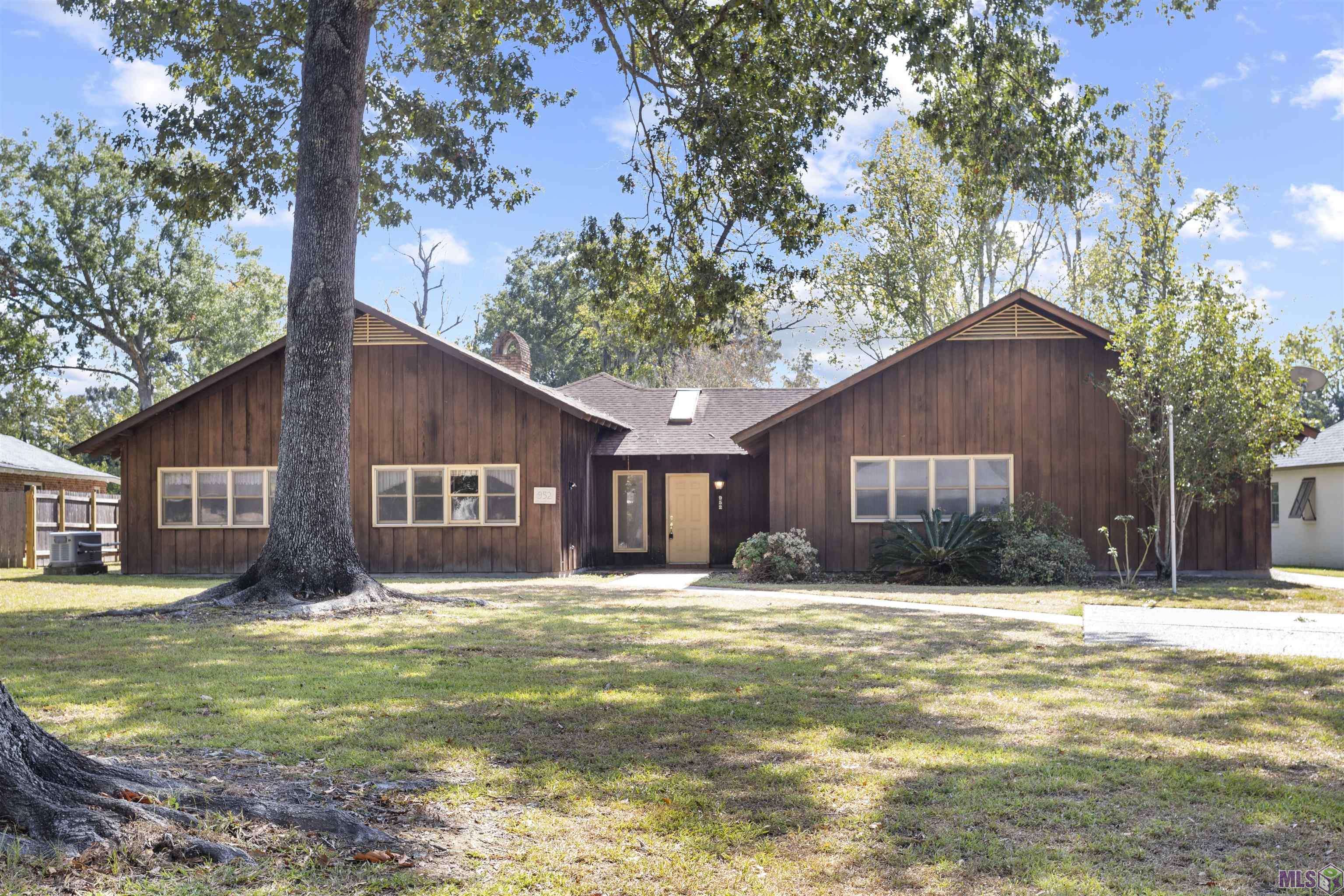 Baton Rouge, LA 70810,952 W Lakeview Dr