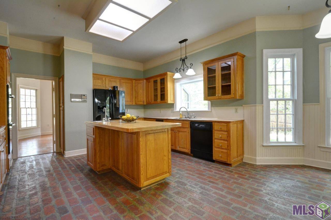 Baton Rouge, LA 70810,754 Shady Lake Pkwy