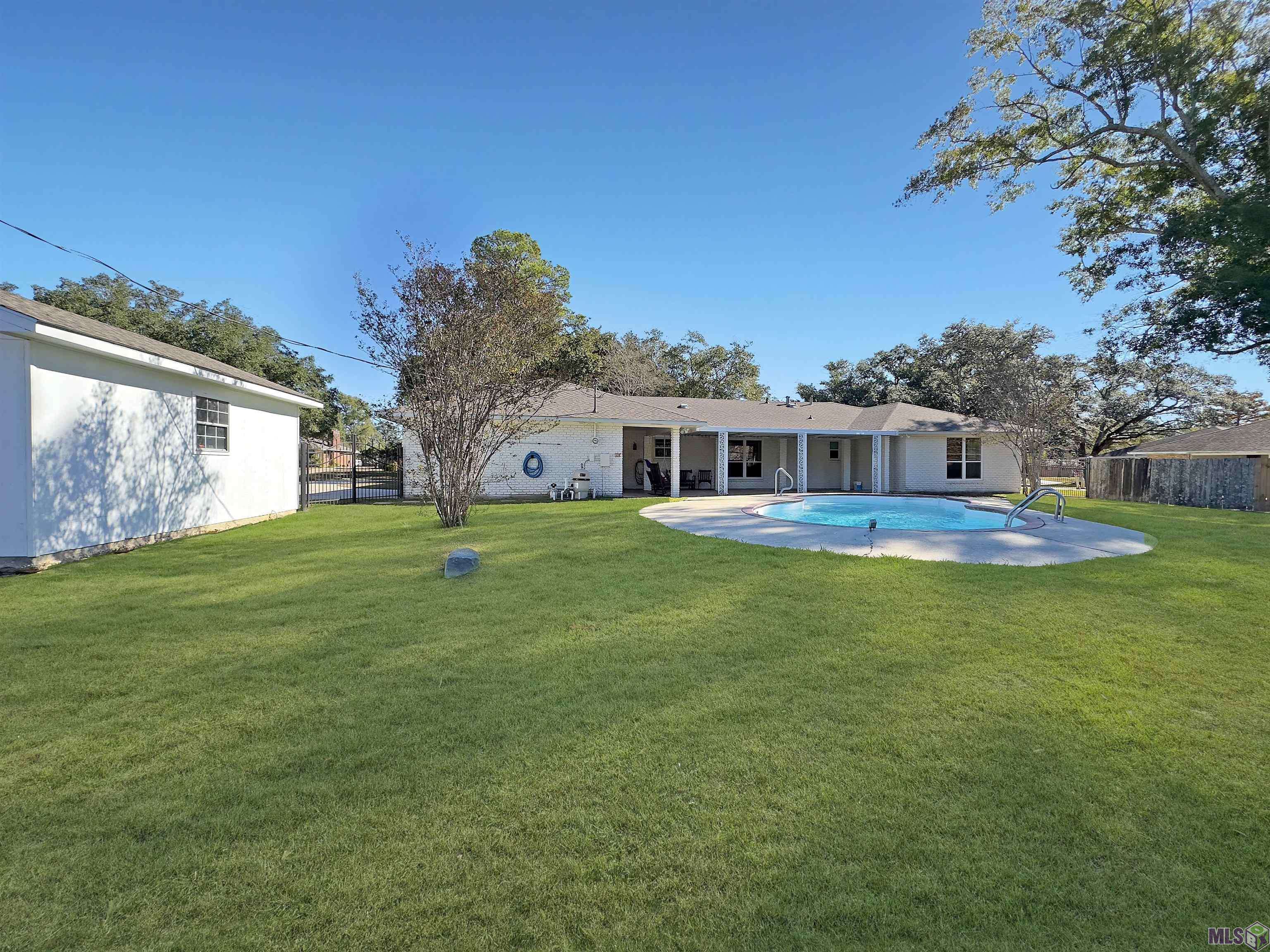 Greenwell Springs, LA 70739,6935 Landmor Dr