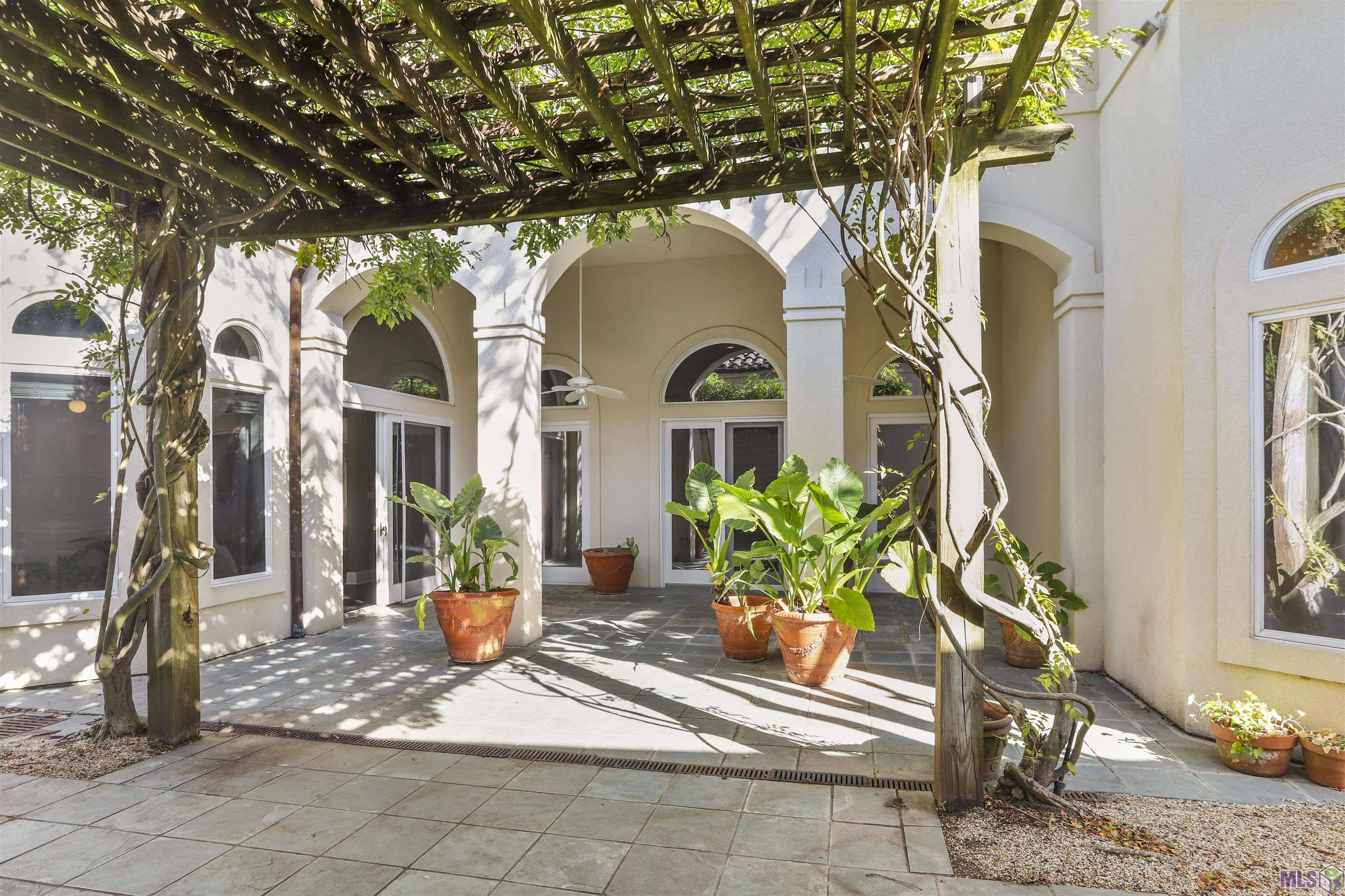 Baton Rouge, LA 70810,19221 Links Ct