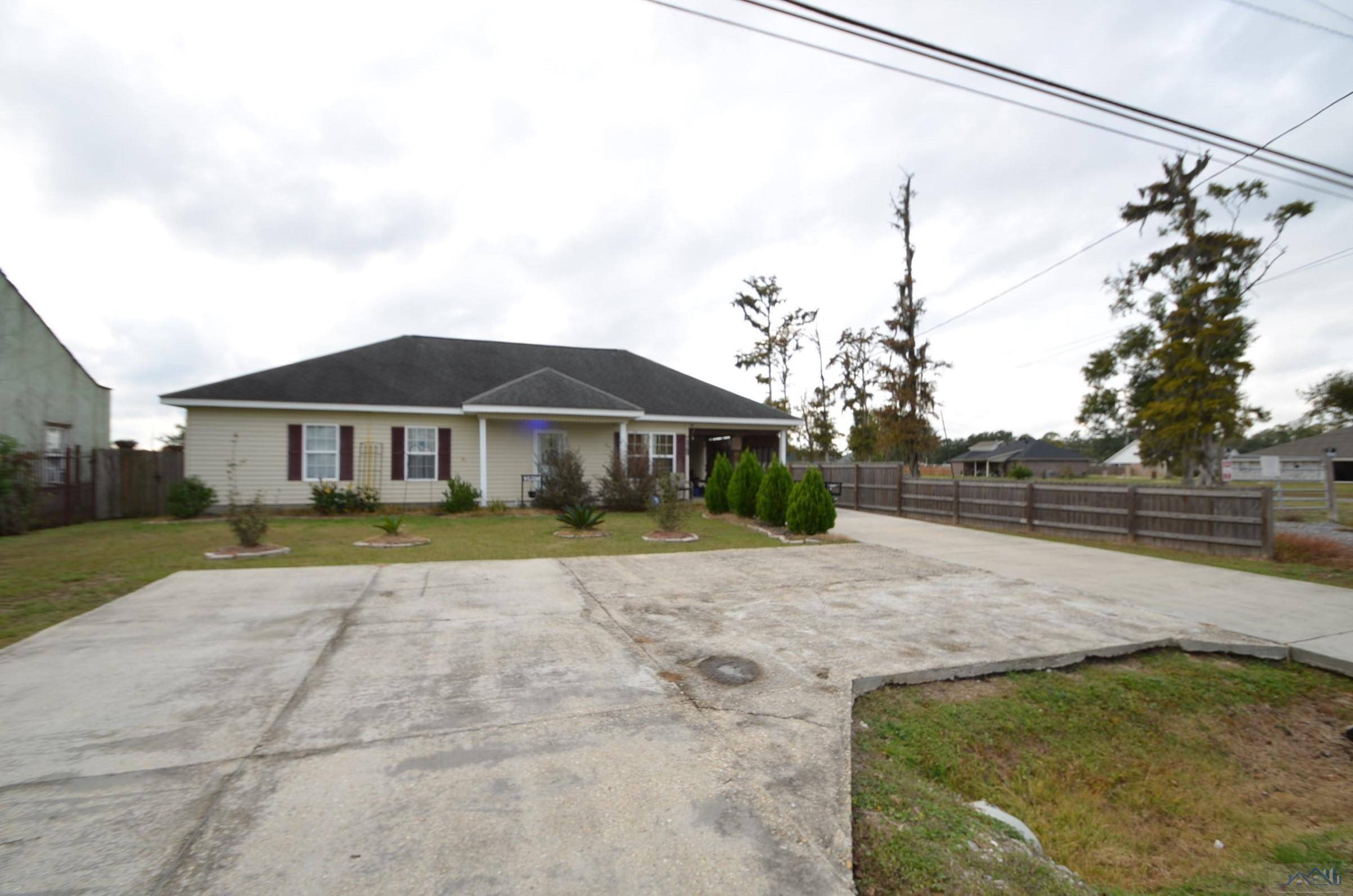 Houma, LA 70364,5768 Vicari Street