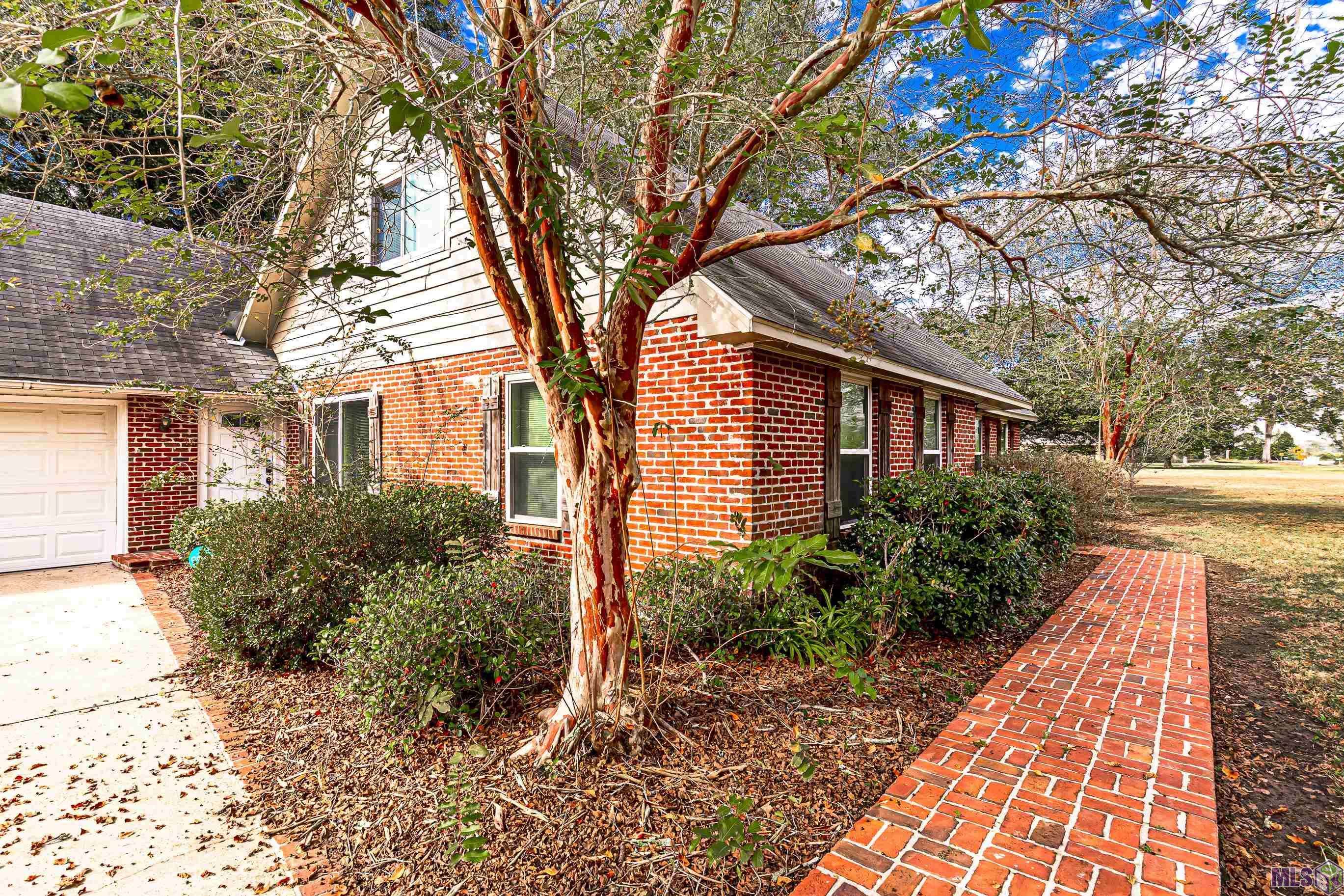 Maringouin, LA 70757,2229 La Hwy 77