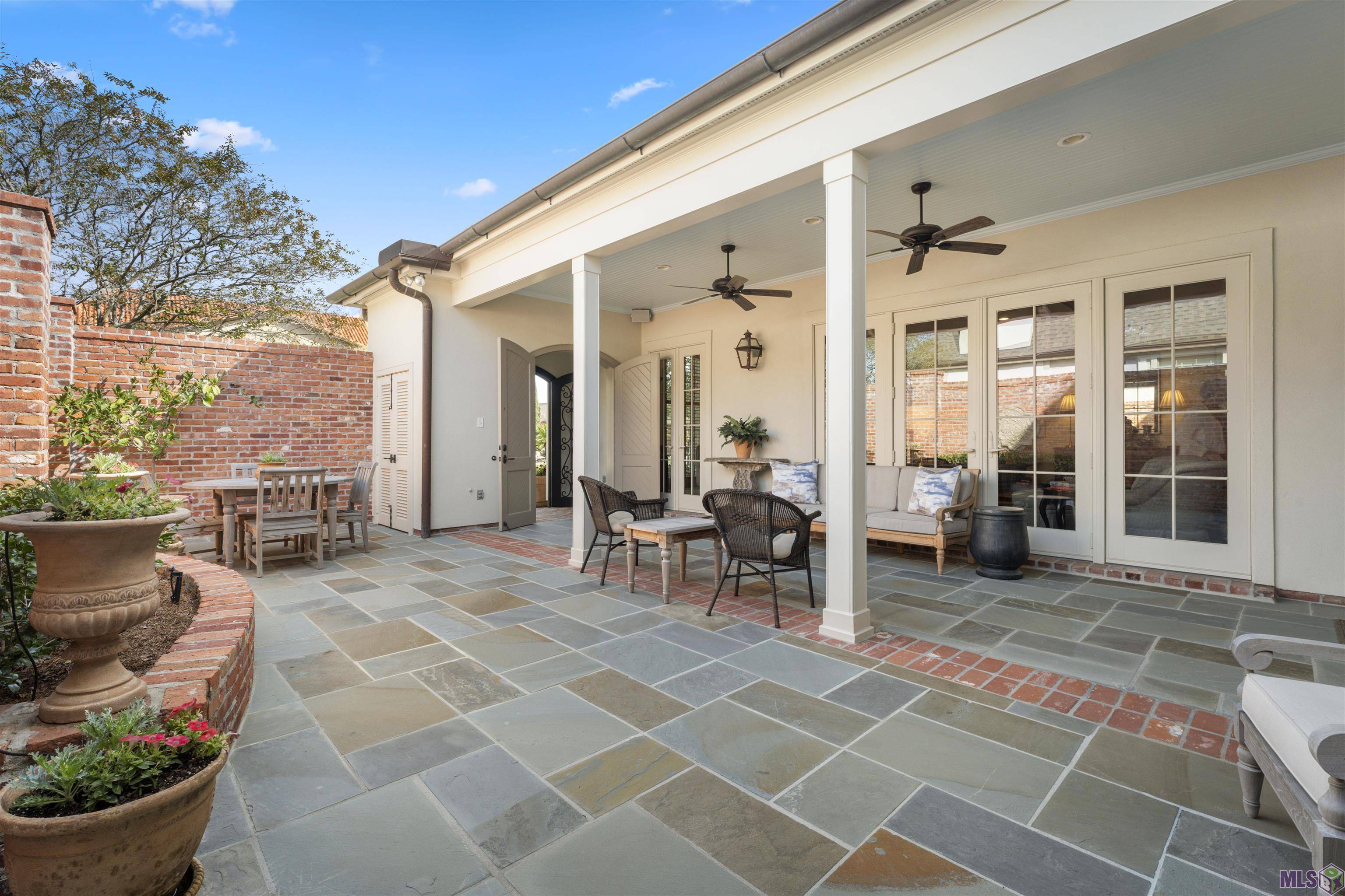 Baton Rouge, LA 70809,2720 Bocage Lake Dr