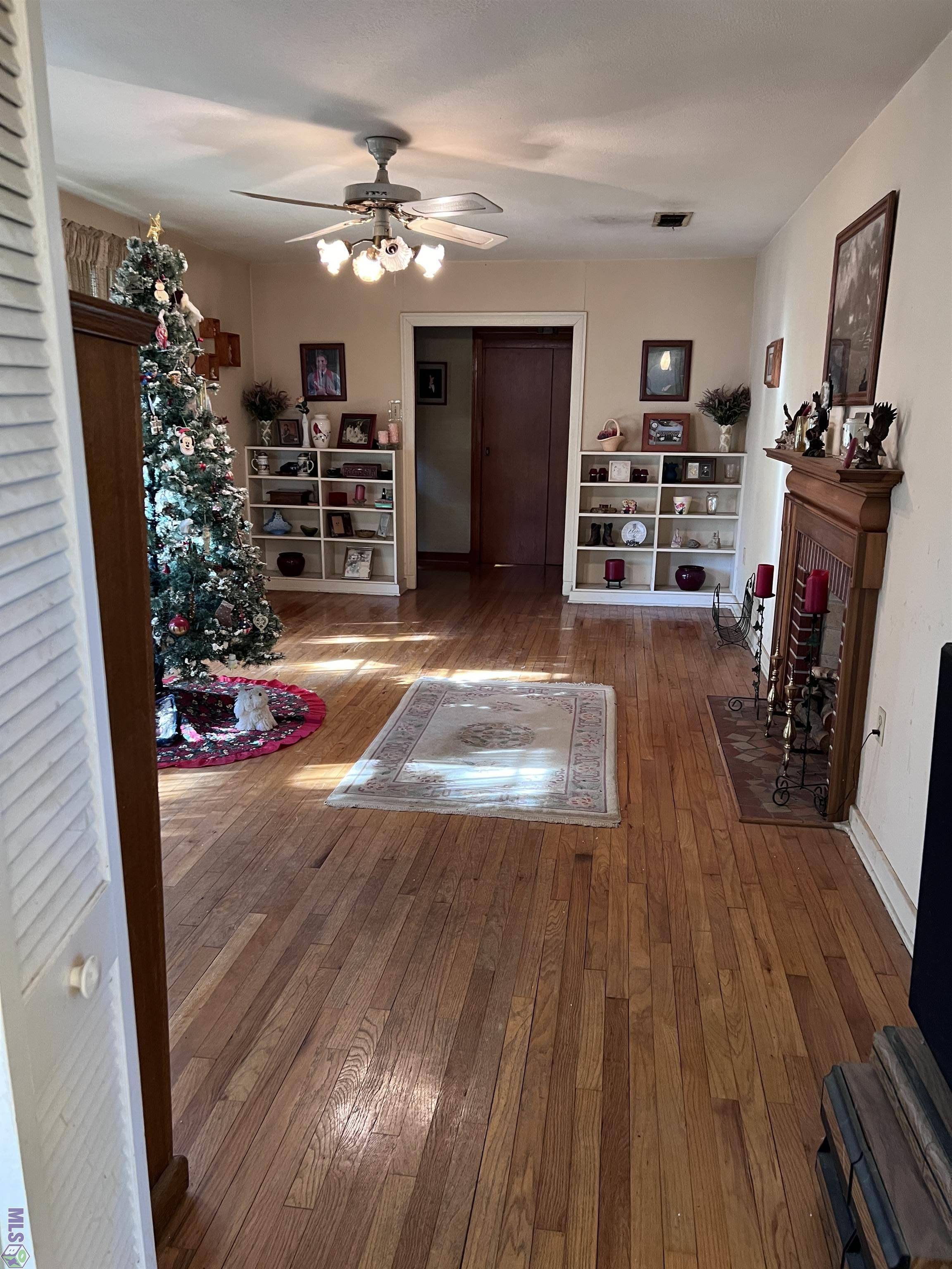 Baton Rouge, LA 70815,9161 Meadowood St