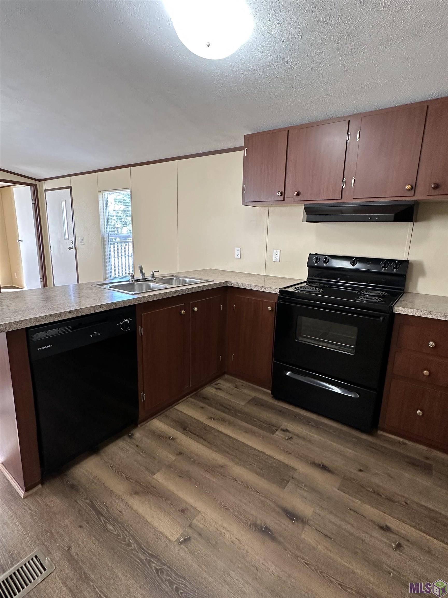 Zachary, LA 70791,7970 Lower Zachary Rd