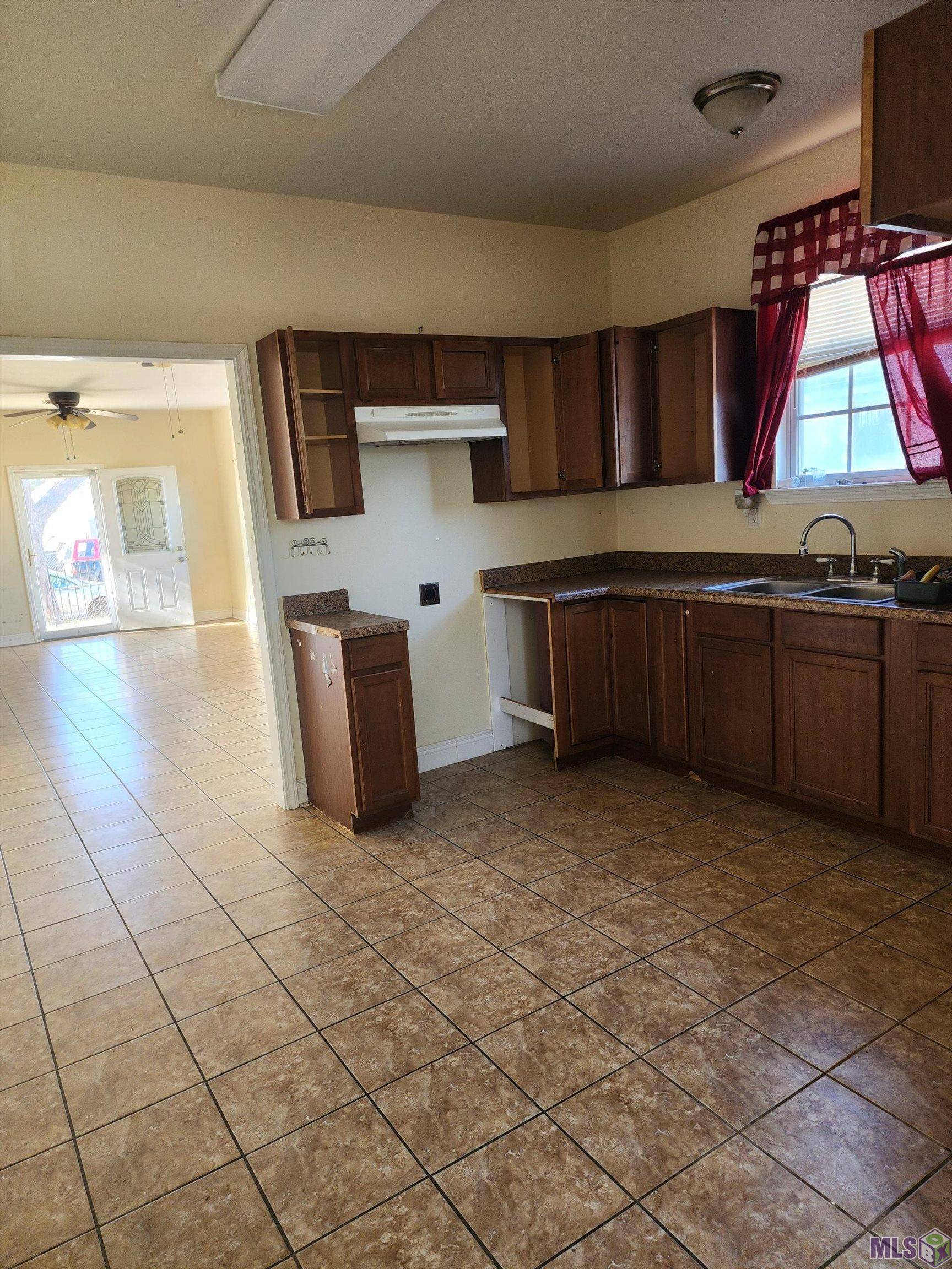 New Orleans, LA 70117,2021 Piety St
