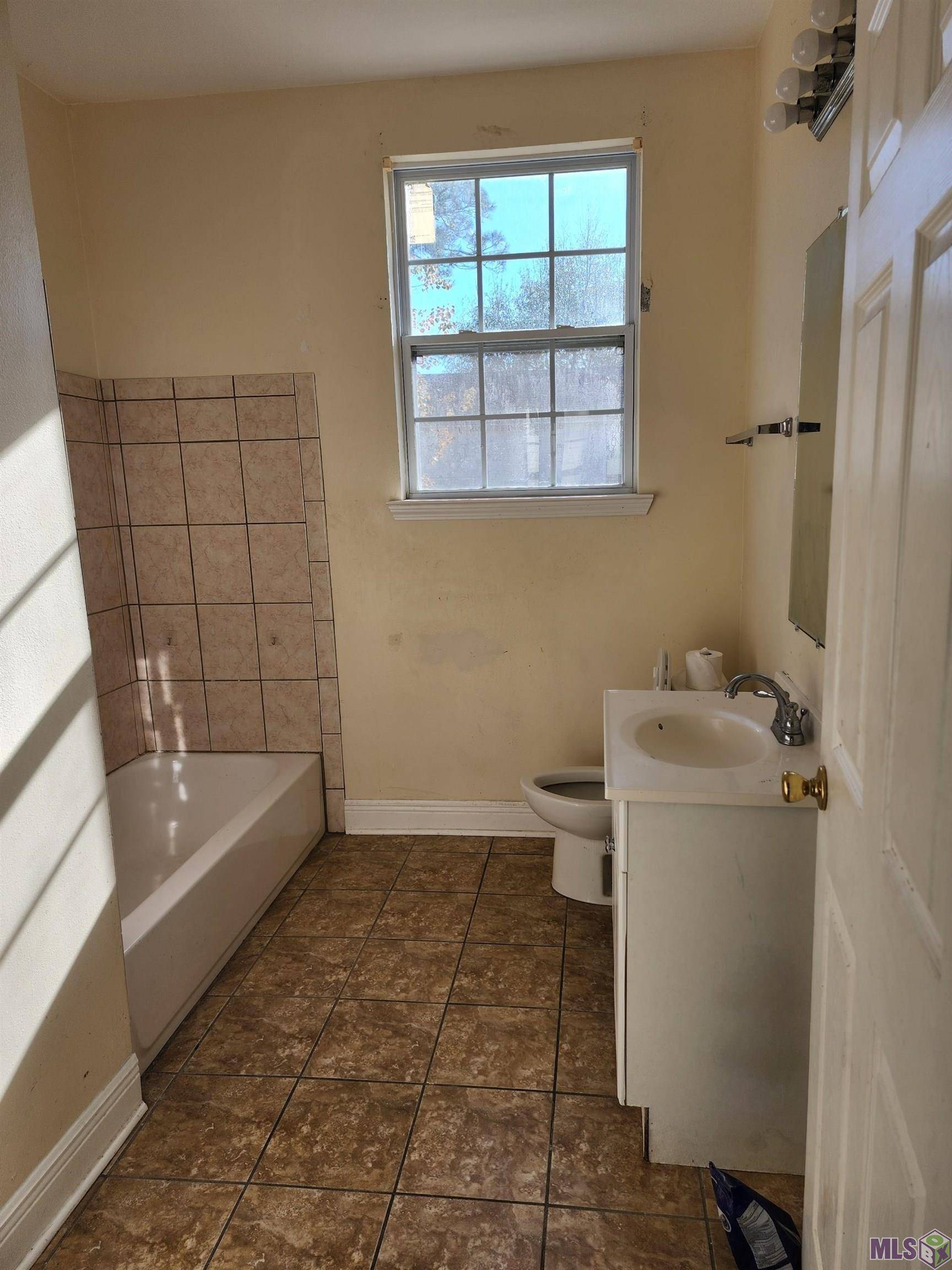 New Orleans, LA 70117,2021 Piety St