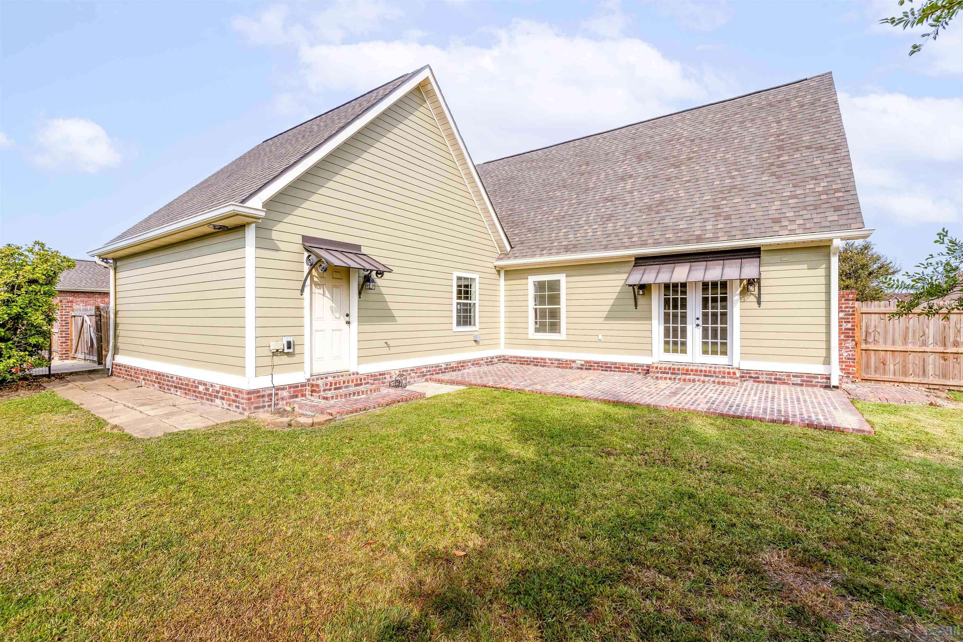 Thibodaux, LA 70301,503 Dax's Place