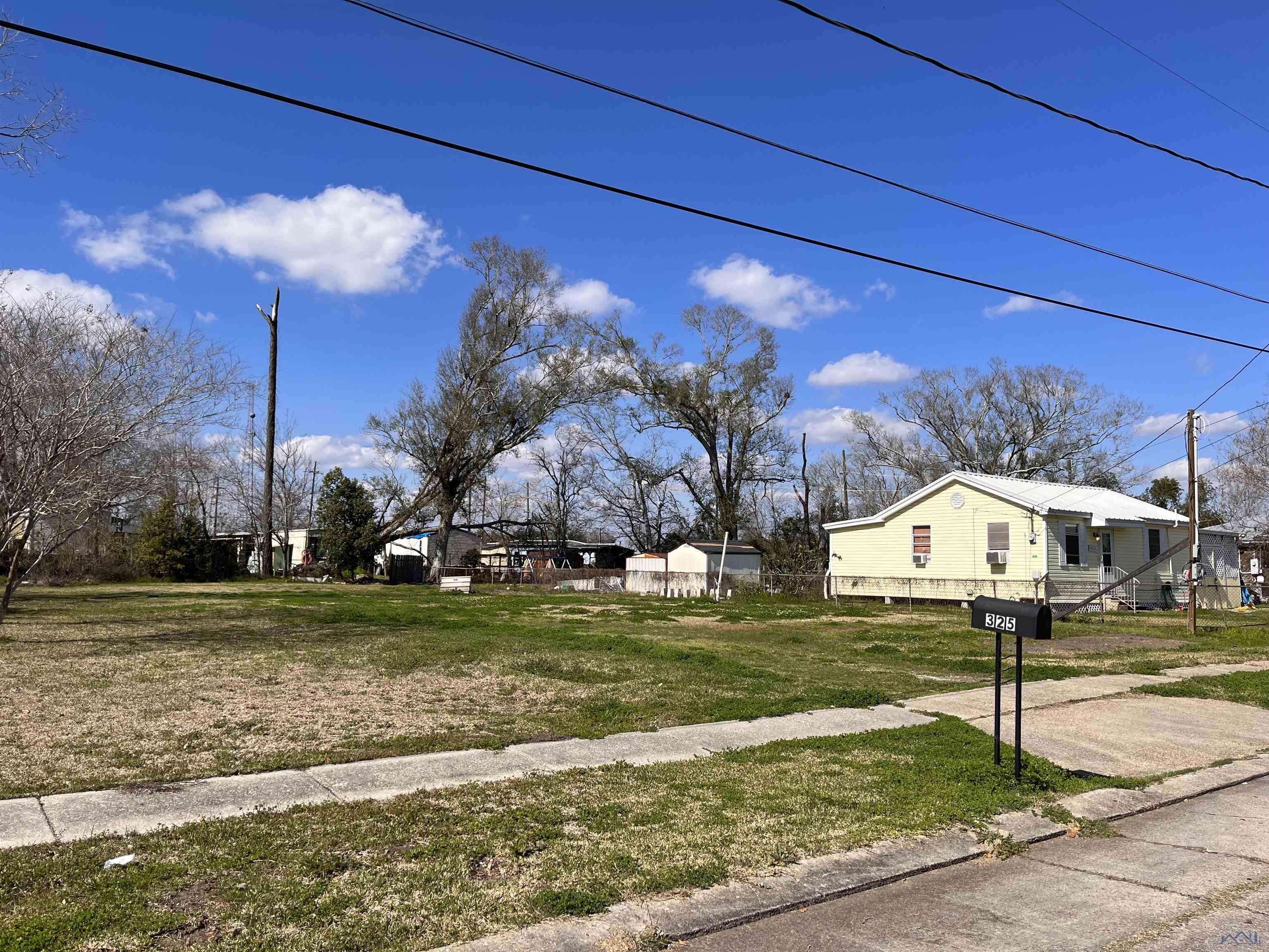 Houma, LA 70363,325 Allen St.