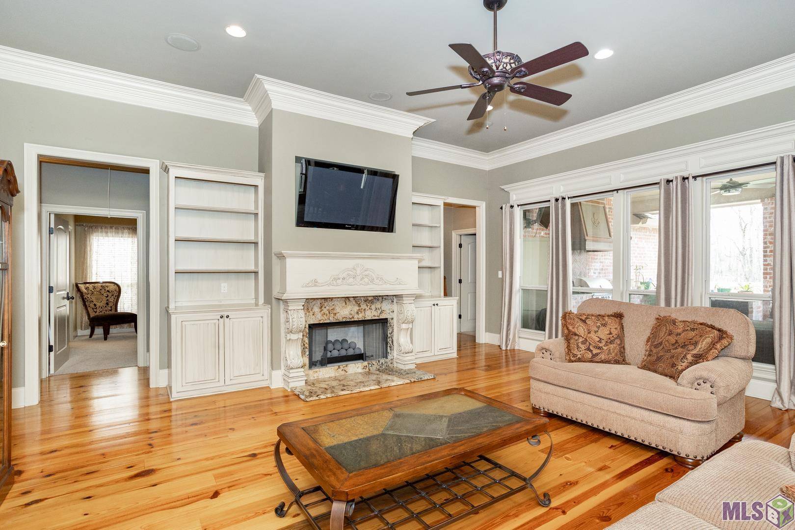 Greenwell Springs, LA 70739,17952 Villa Lake Ave