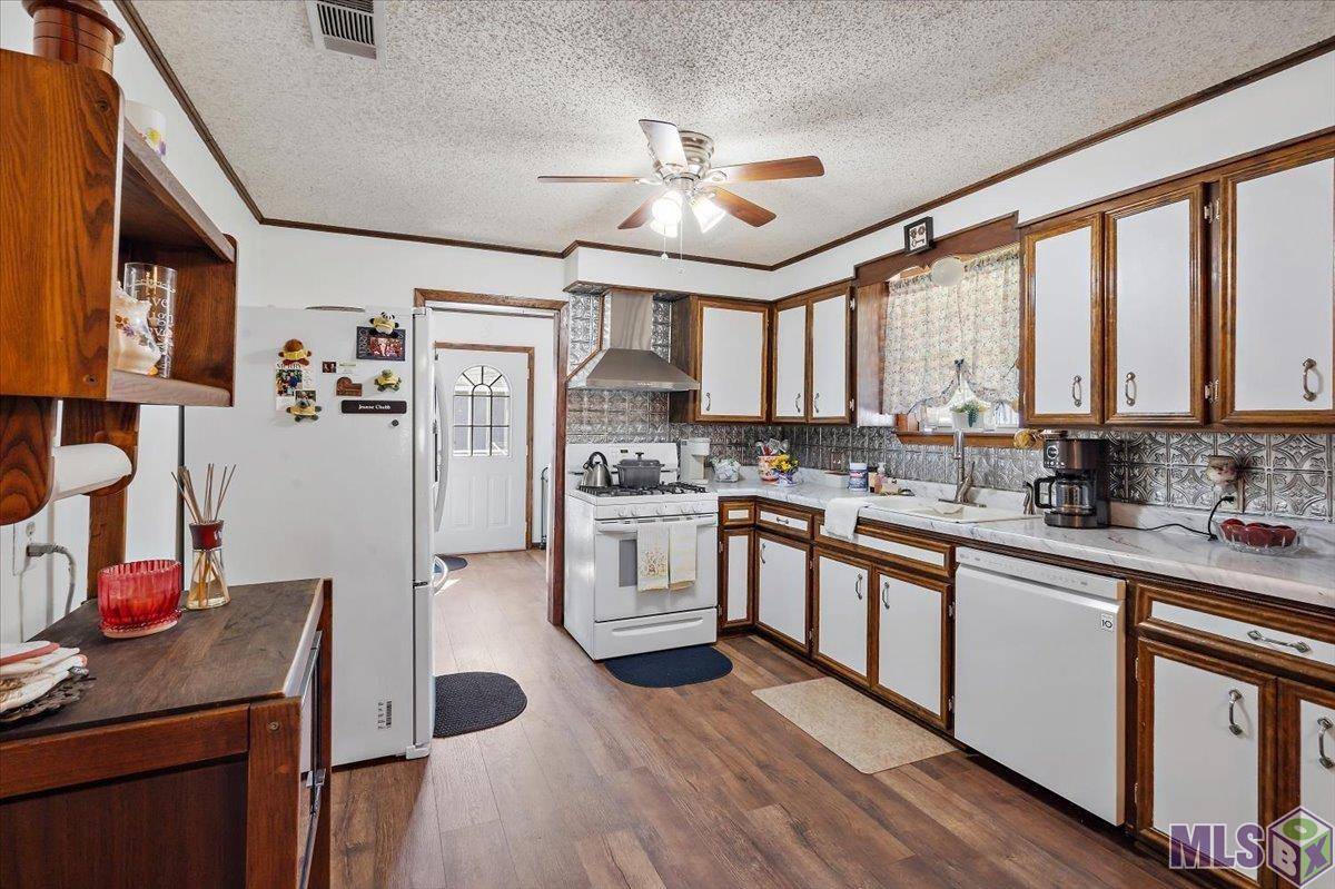 Baker, LA 70714,5808 Groom Rd