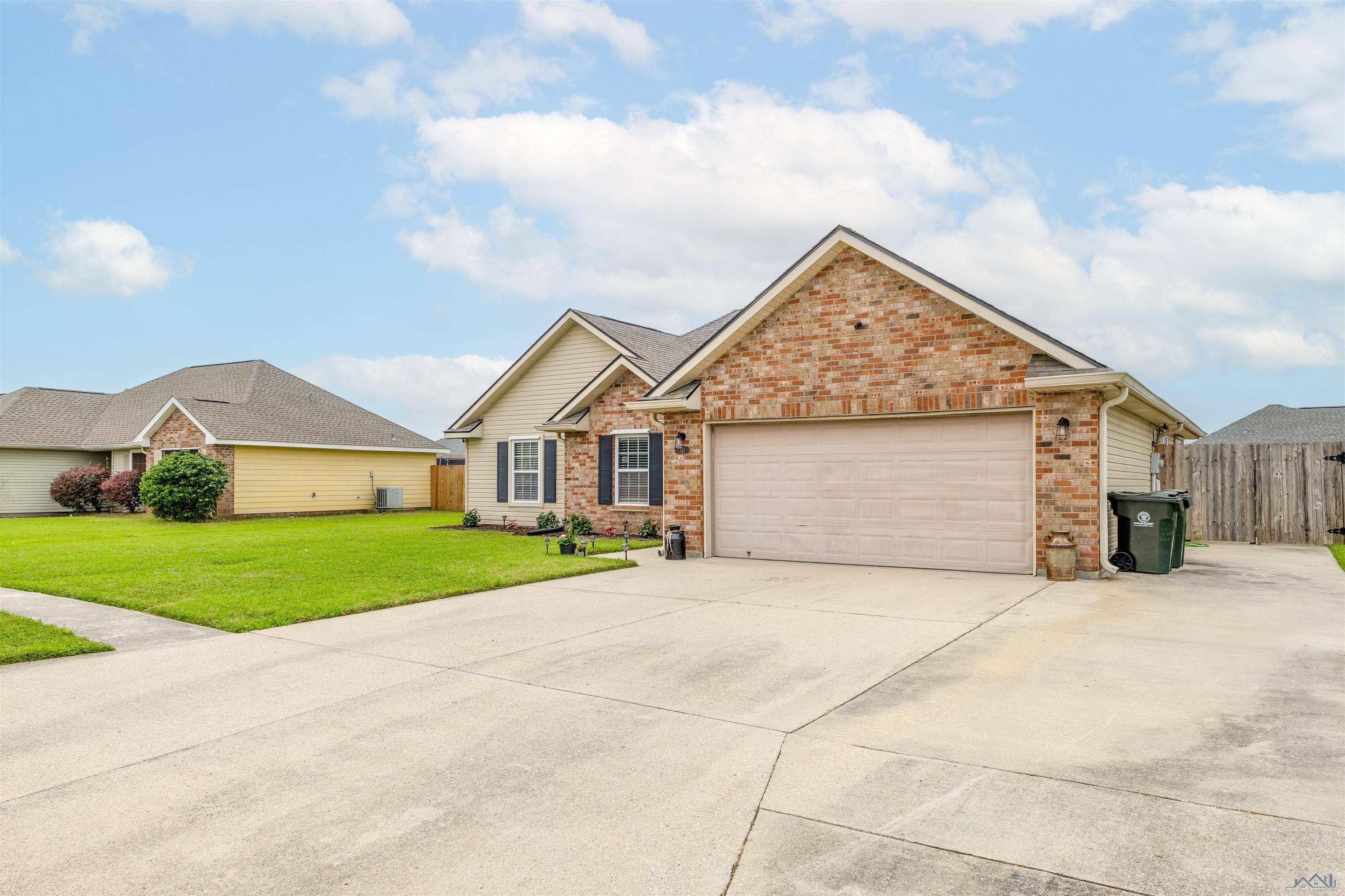 Houma, LA 70363,421 Baptiste Cir