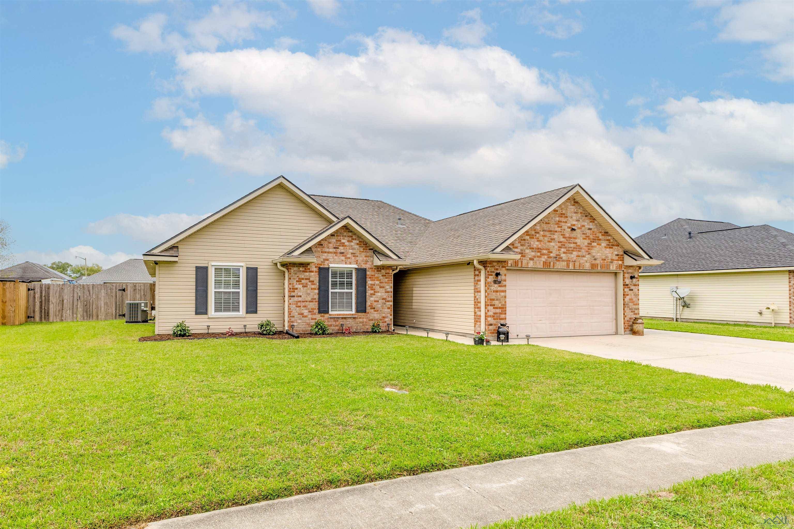 Houma, LA 70363,421 Baptiste Cir