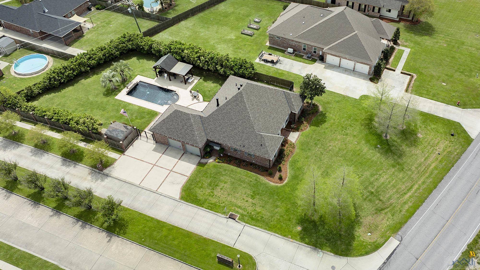 Houma, LA 70360,3395 Bayou Black Dr