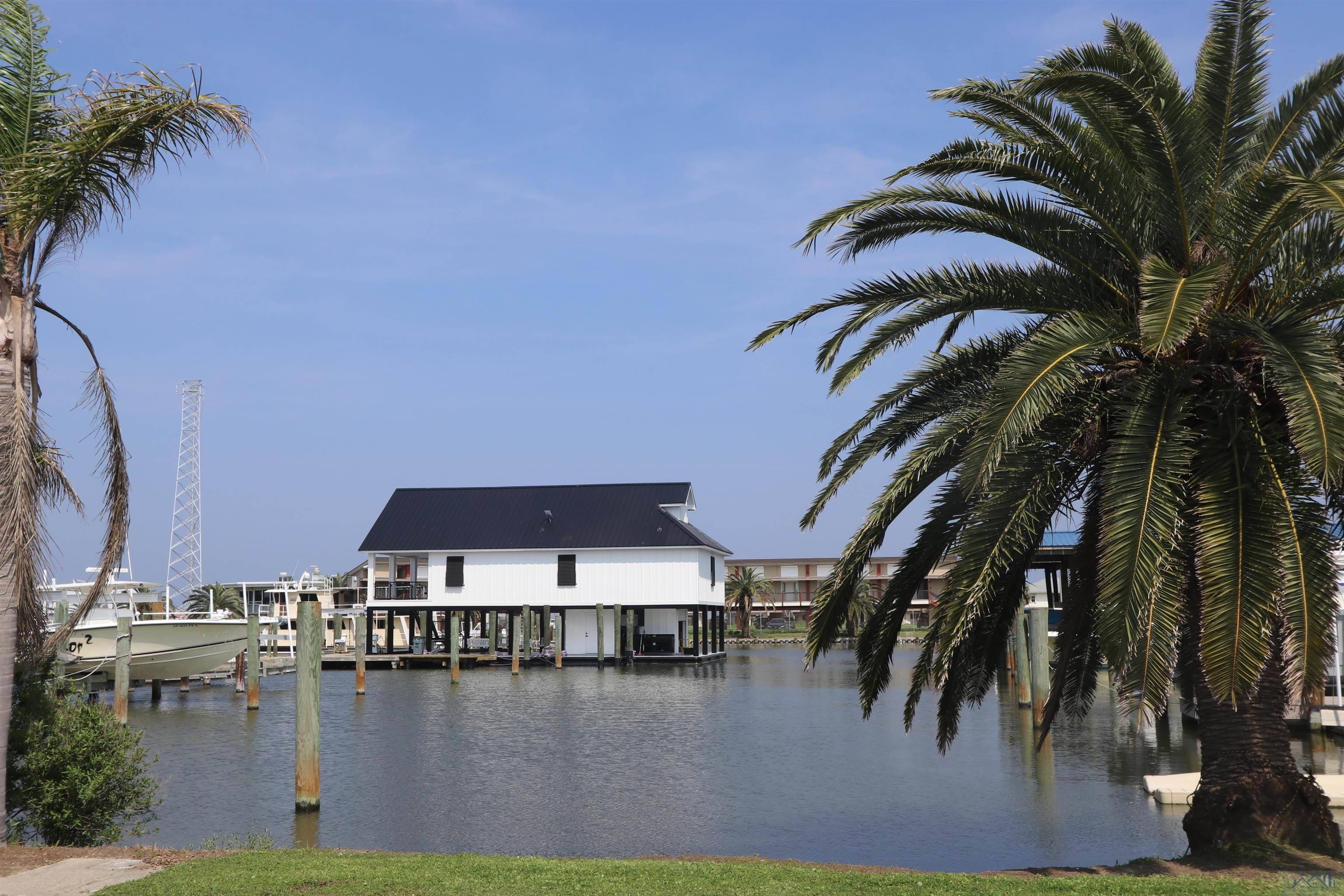 Grand Isle, LA 70358,18 & 19 Pirates Cove Marina ##18 & 19