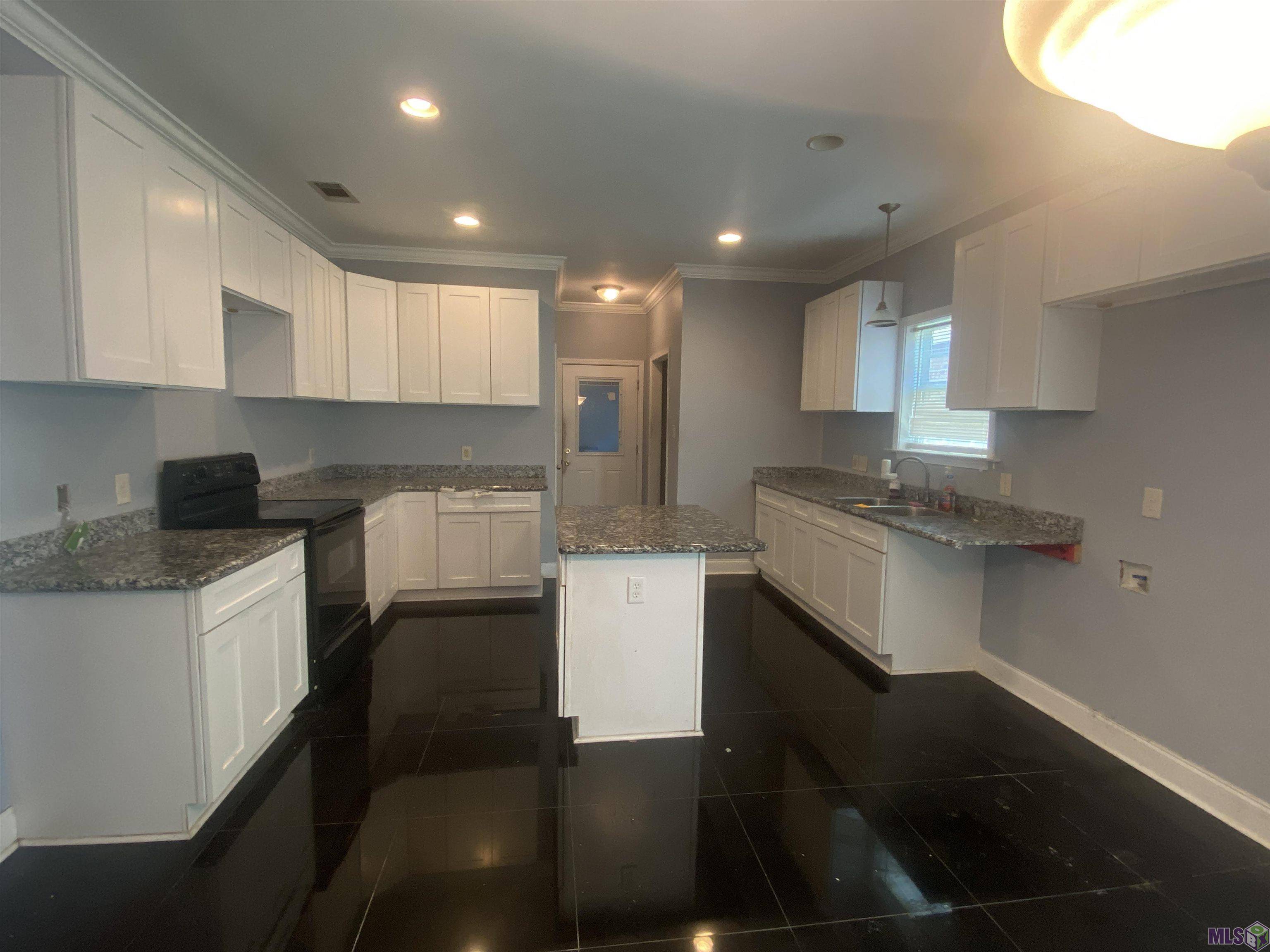 Baton Rouge, LA 70817,7024 Beau Darren Dr