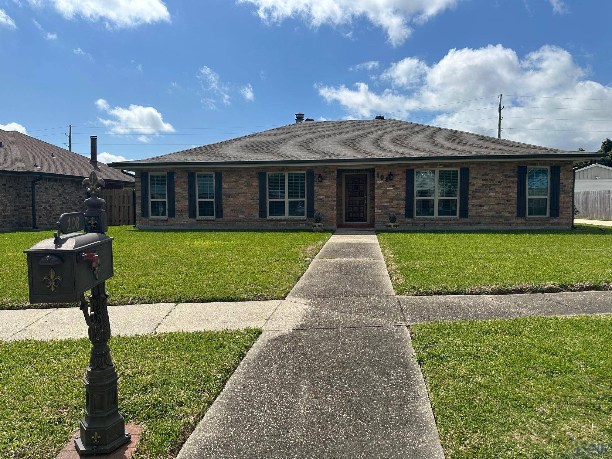 Houma, LA 70364,108 Louis Dr