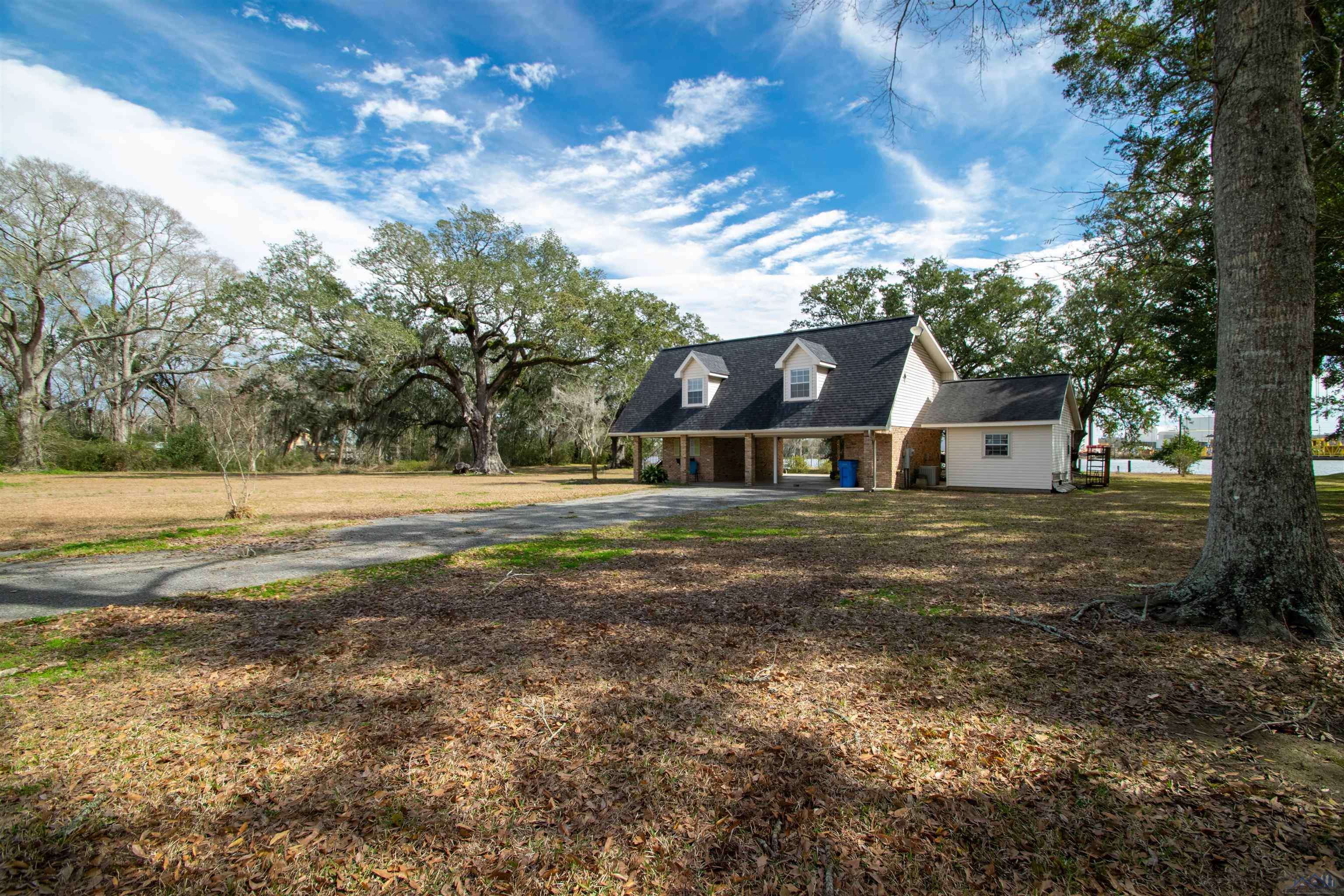 Patterson, LA 70392,1086 9A-1 Victoria Riverside Road