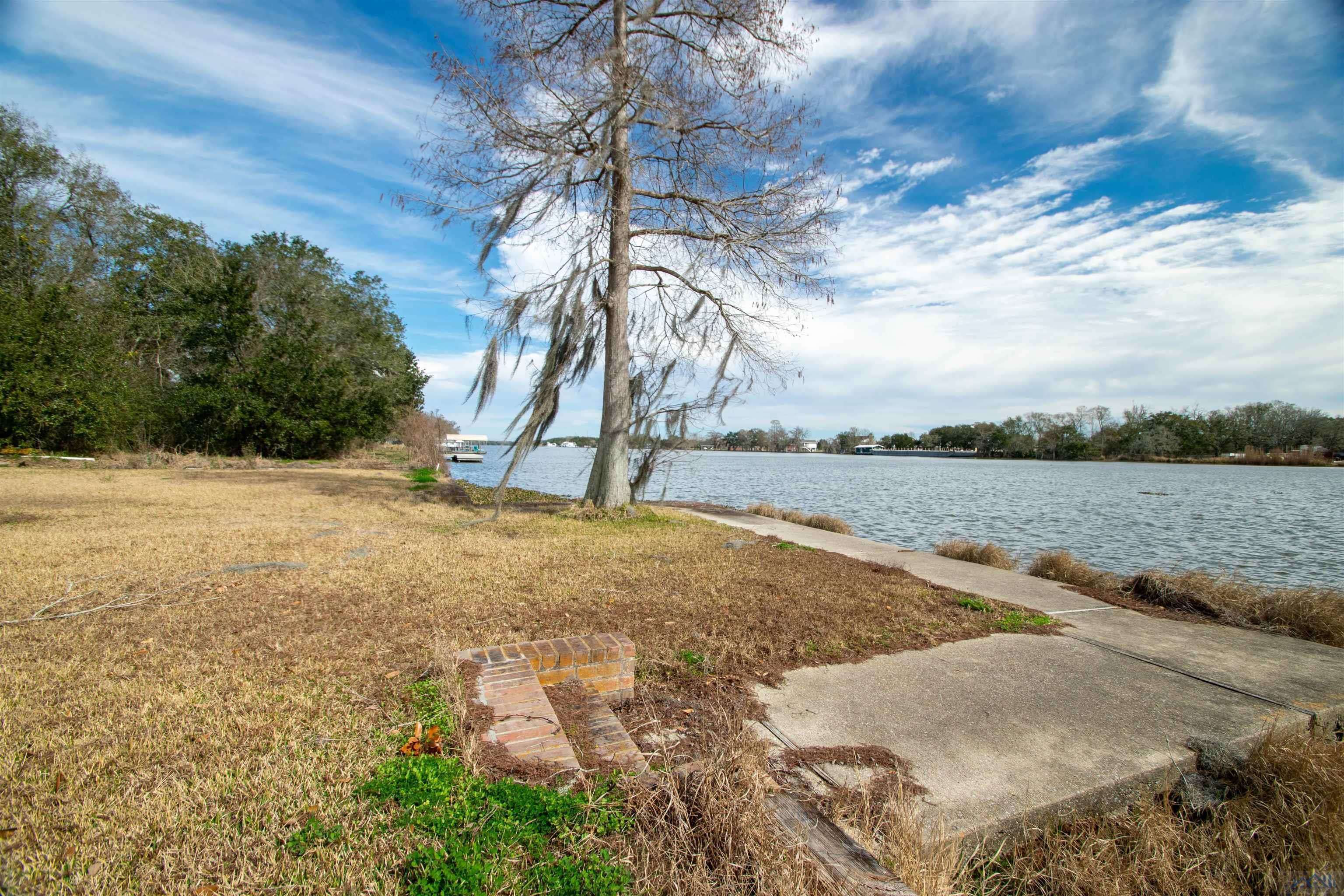 Patterson, LA 70392,1086 9A-2 Victoria Riverside Road