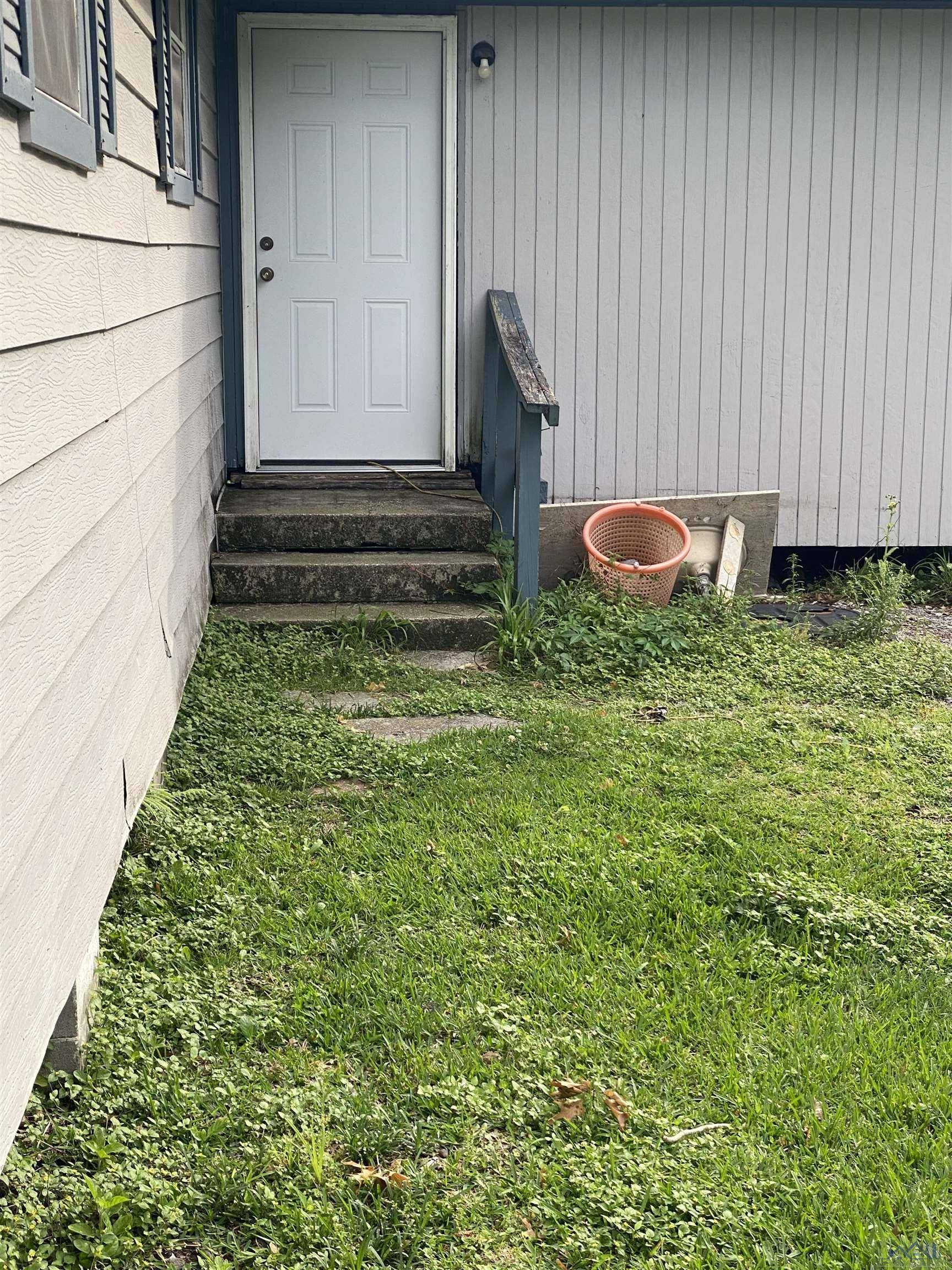 Houma, LA 70364,323 Carlos Street