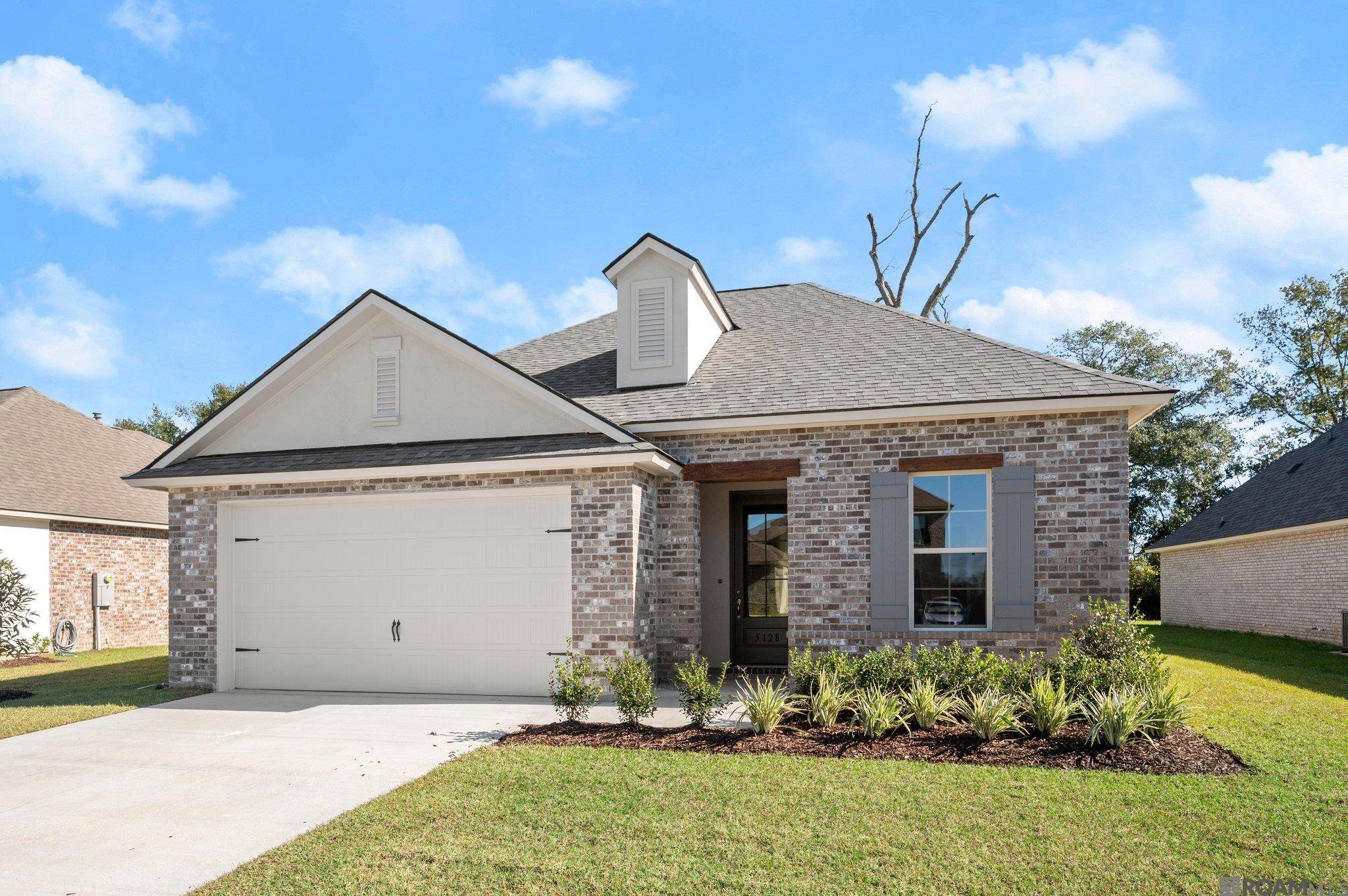 Darrow, LA 70725,5128 Black River Rd