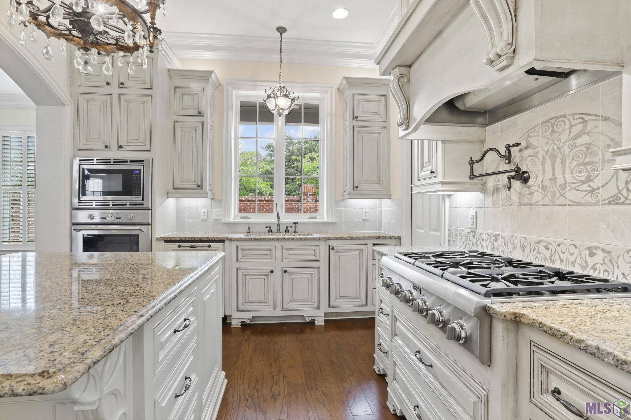 Saint George, LA 70810,11447 Center Court Blvd