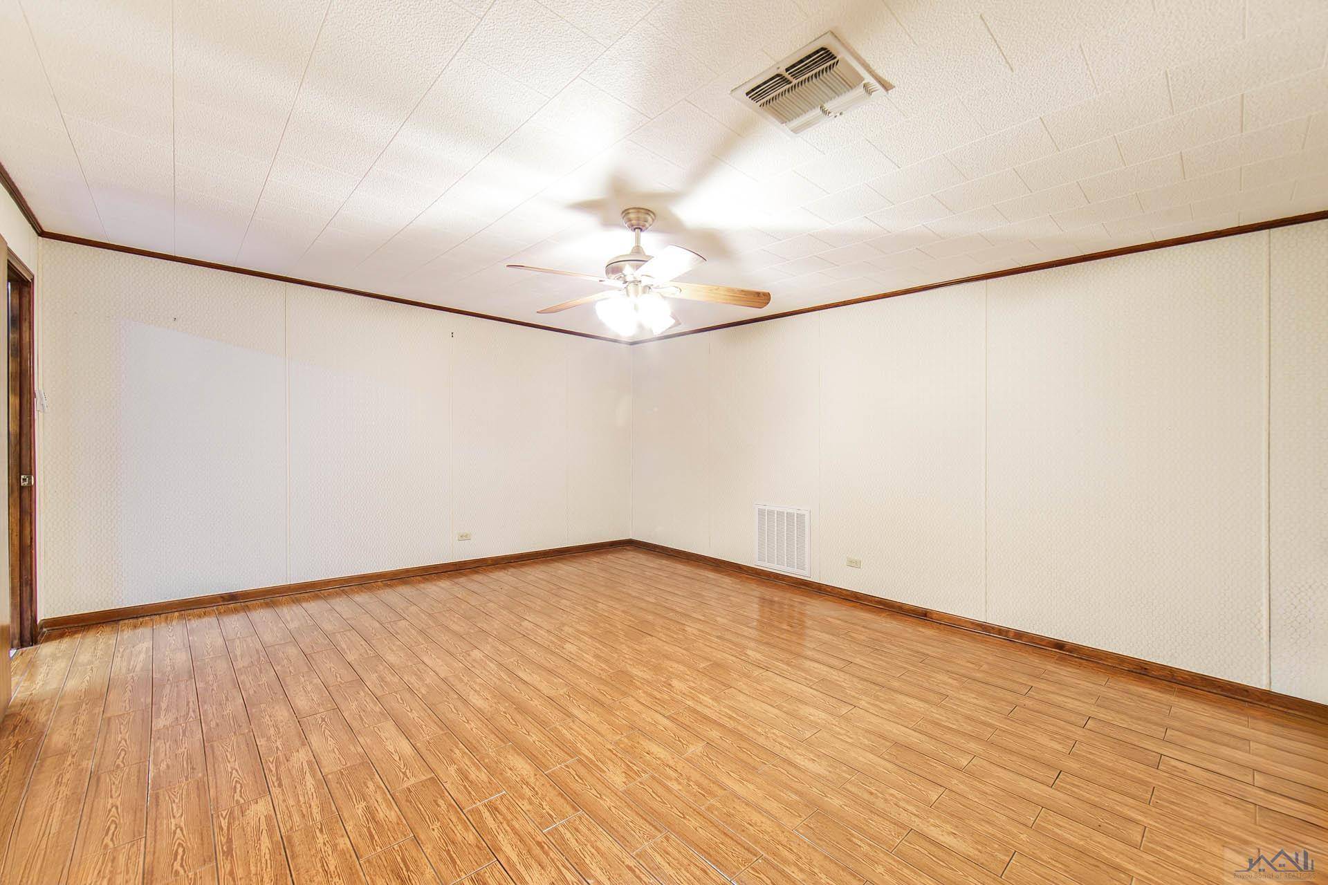 Houma, LA 70363,10548 East Park Ave