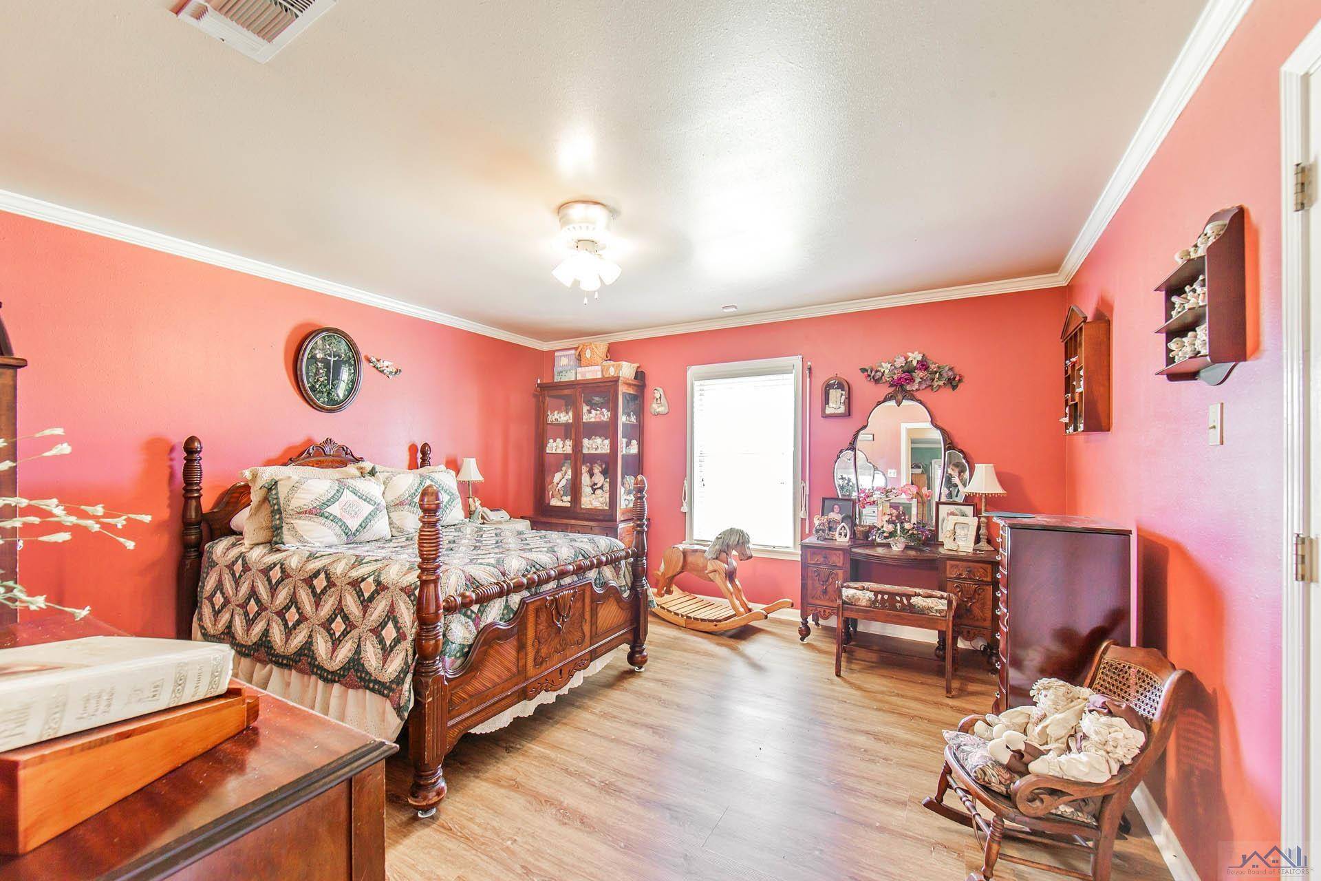 Raceland, LA 70394,292 Sycamore St