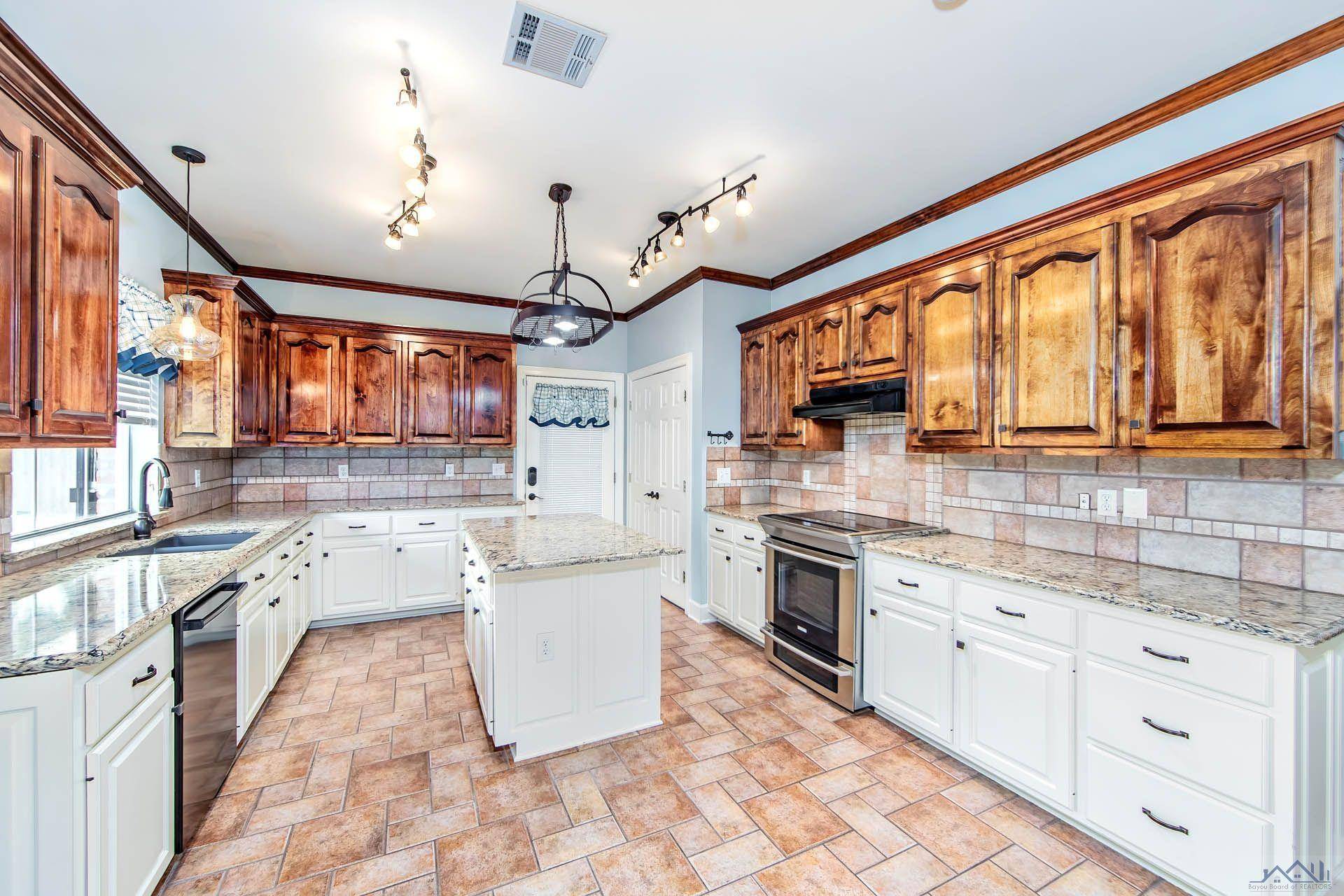 Thibodaux, LA 70301,210 Davis Dr