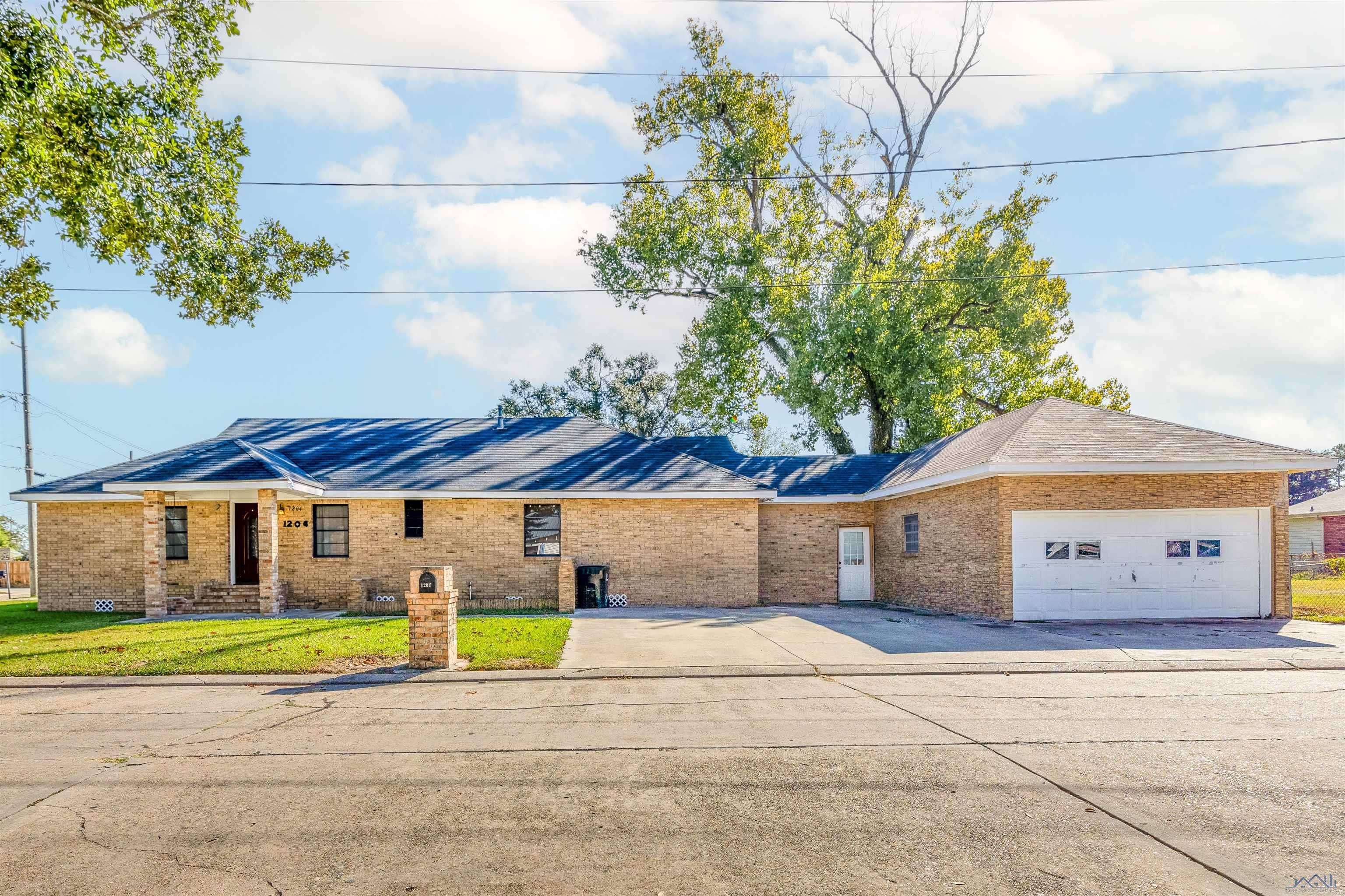 Houma, LA 70360,1204 Dewey St