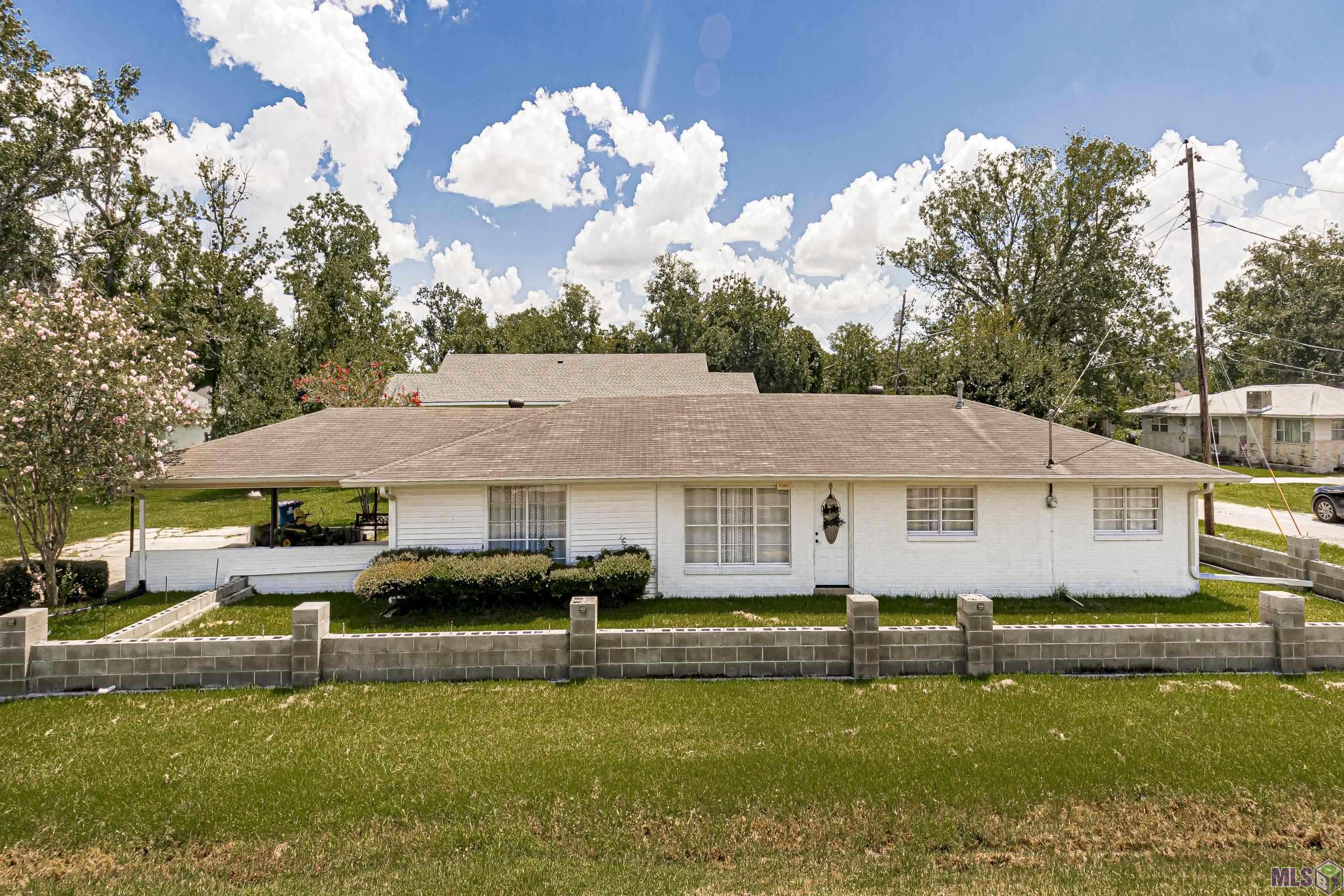 Sorrento, LA 70778,8366 Robert St