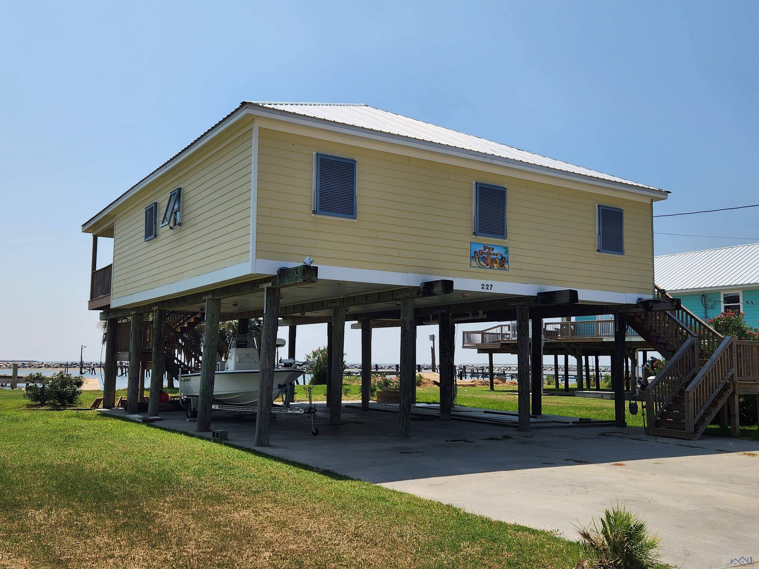 Grand Isle, LA 70358,227 W Central Ave