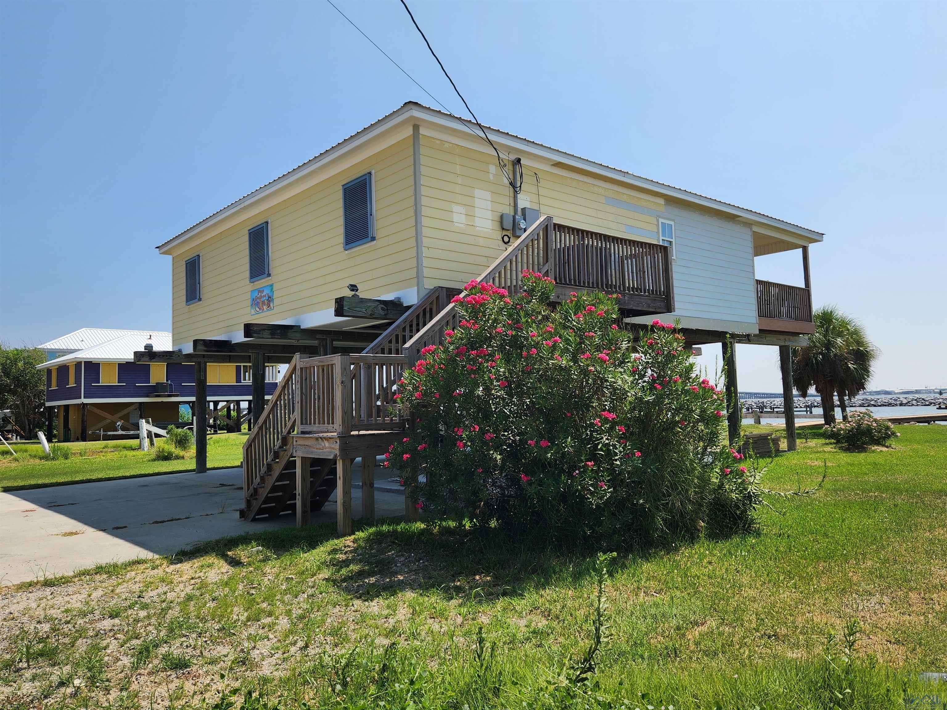 Grand Isle, LA 70358,227 W Central Ave