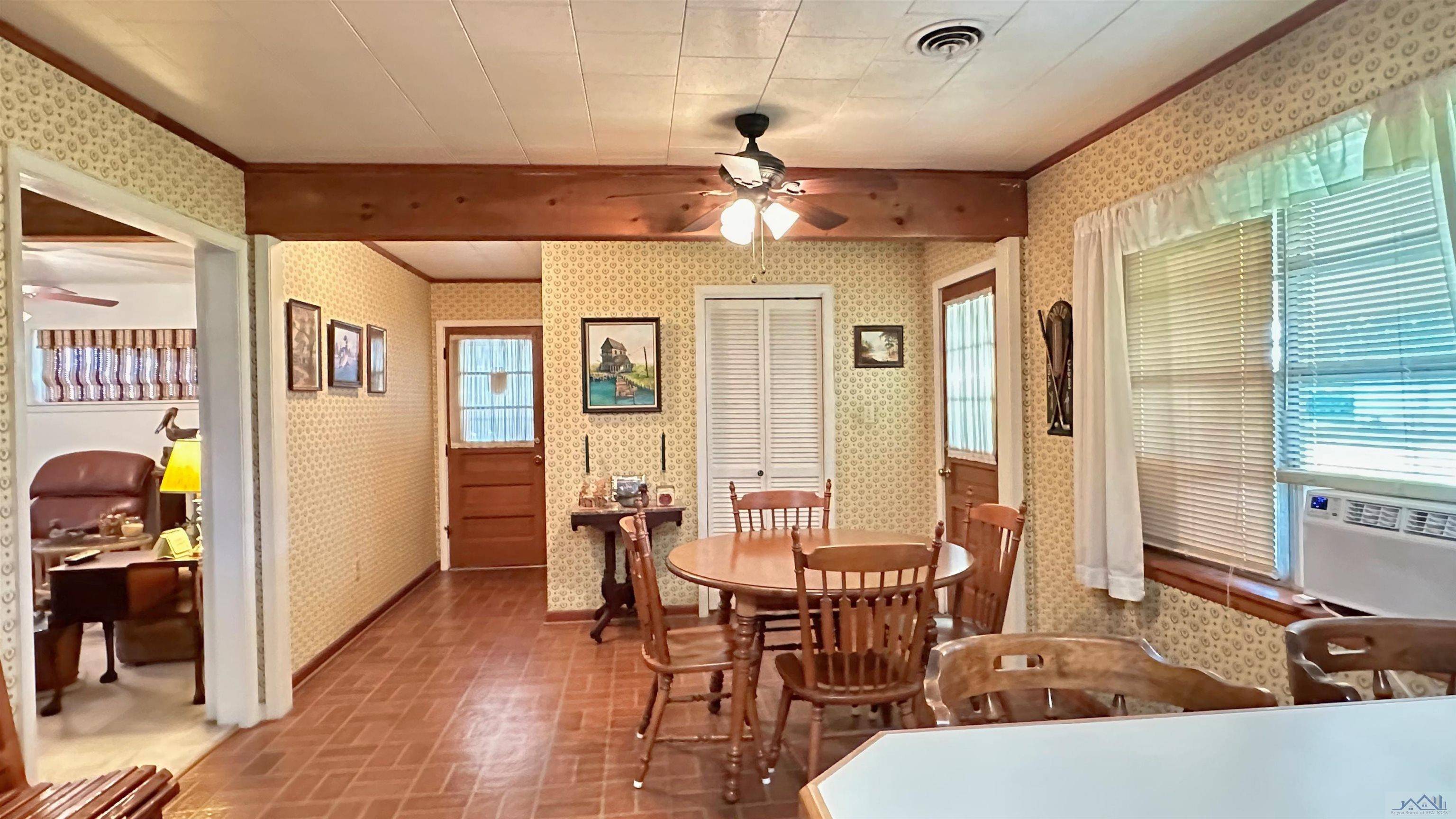 Thibodaux, LA 70301,422 Camellia Dr