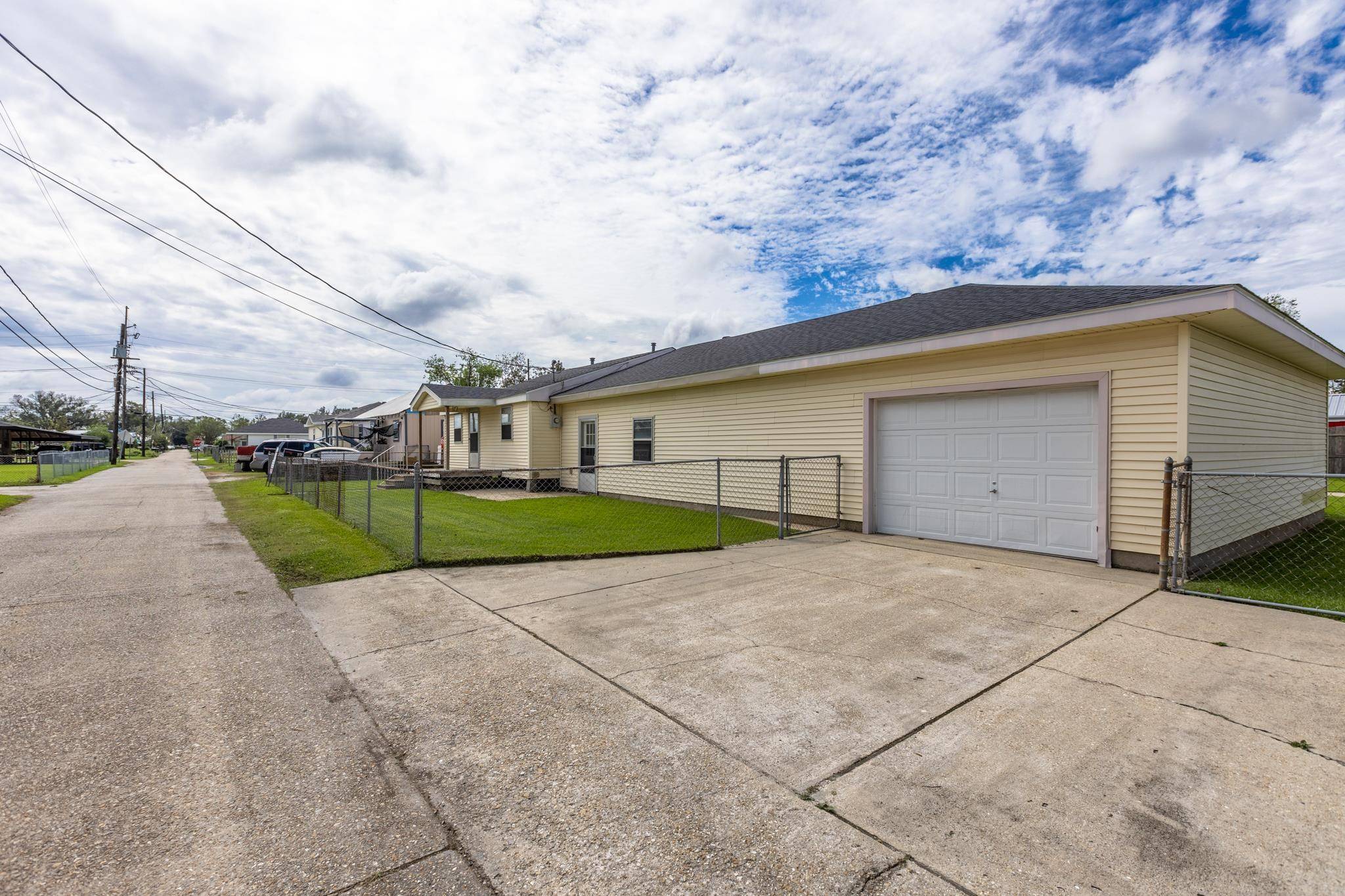 Houma, LA 70363,217 Pitre St