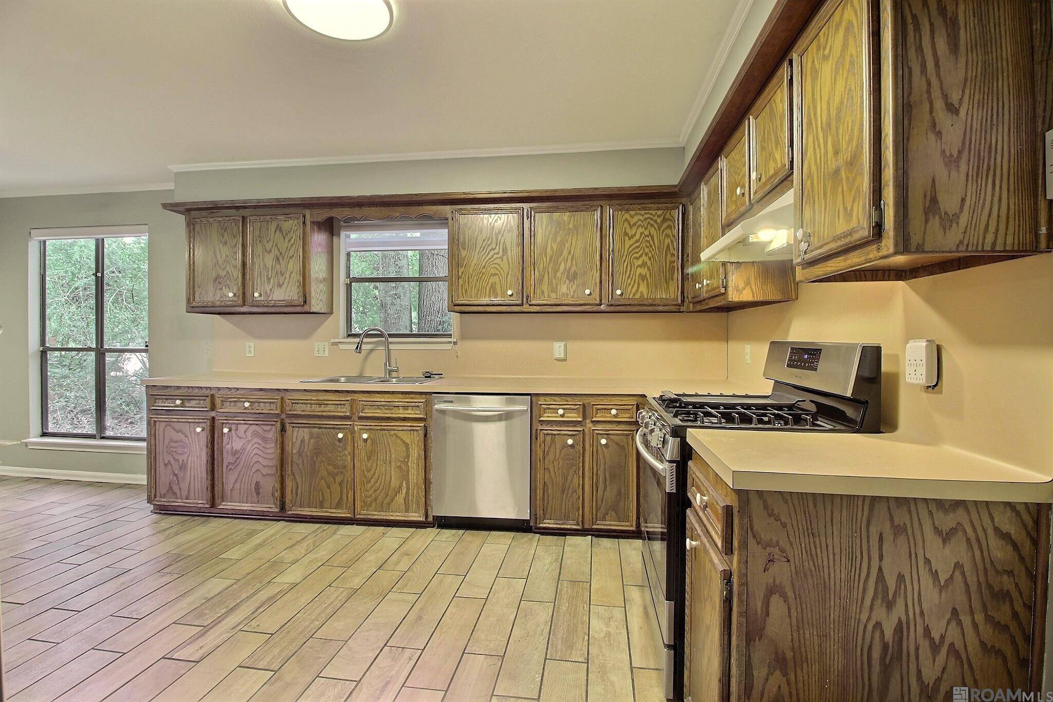 Baton Rouge, LA 70817,14193 Pinehurst Dr