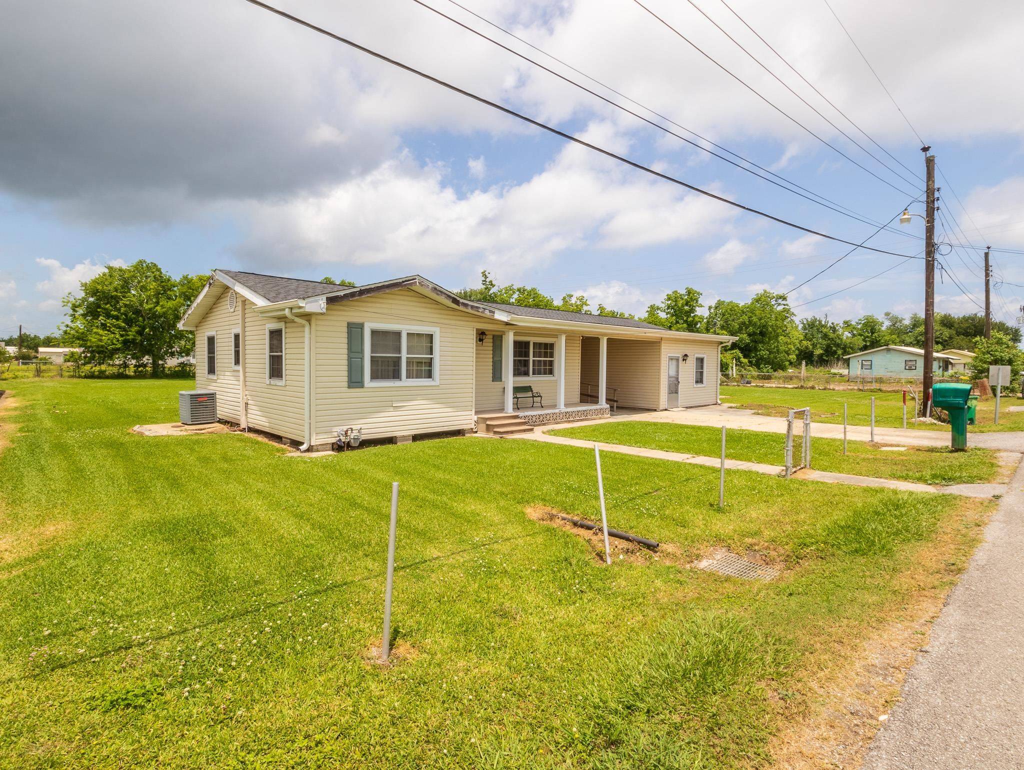 Larose, LA 70373,235 E 18th St