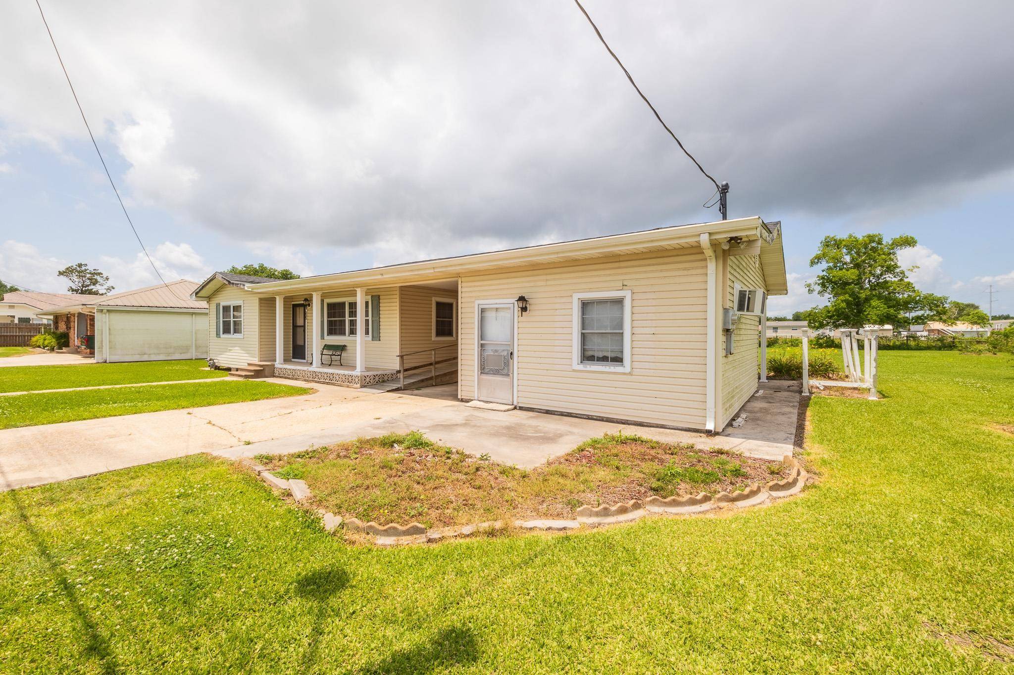 Larose, LA 70373,235 E 18th St